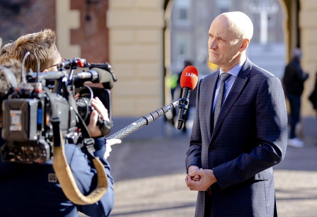 Minister Kuipers Herhaalprik Corona Ook Om In Najaar Uitval