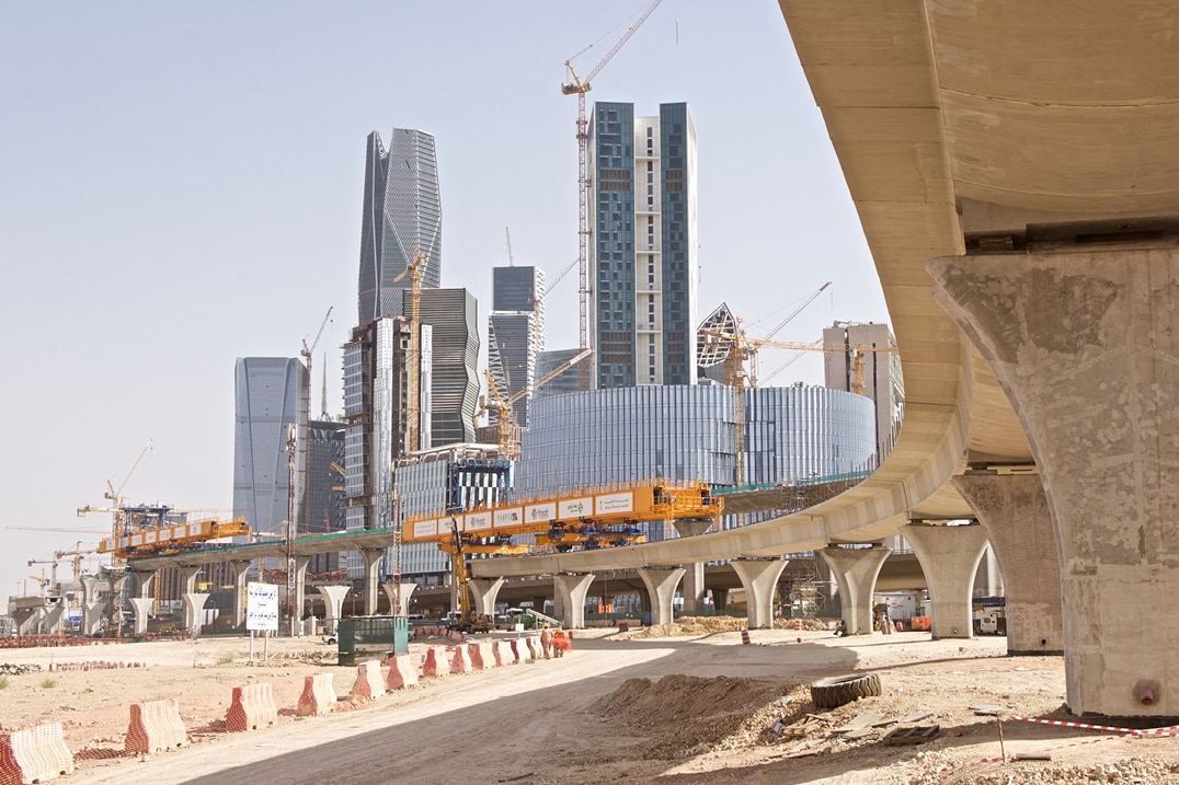 Aanleg van een metrolijn in Riyad in Saoedi-Arabië. Strukton