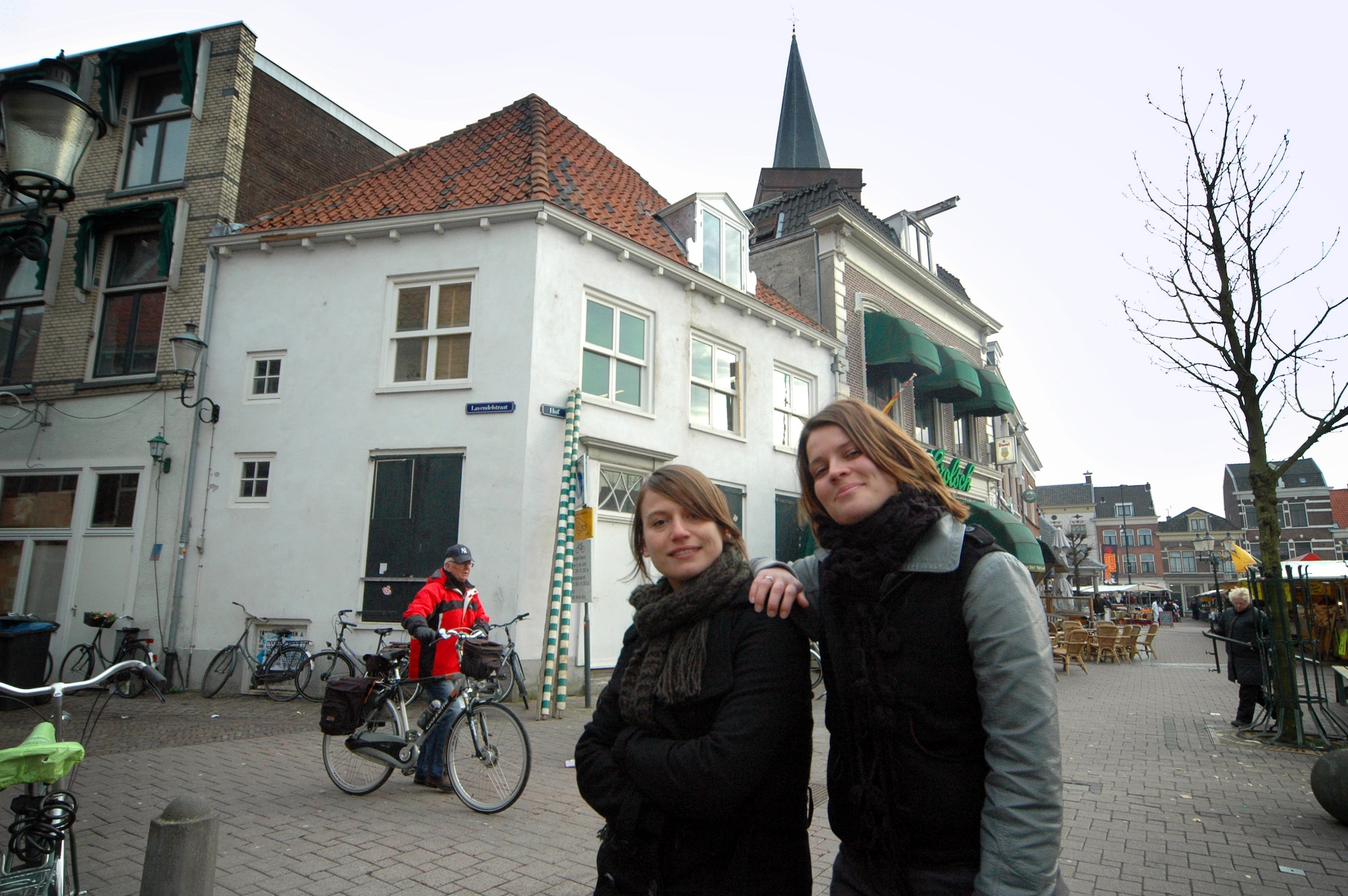 Rianne Sleeuw (links) en Annelie van den Bos in 2009, het jaar dat ze Mijn Tent is Top wonnen. Rianne Sleeuw (links) en Annelie van den Bos in 2009, het jaar dat ze Mijn Tent is Top wonnen. Foto: Hans Geerlings