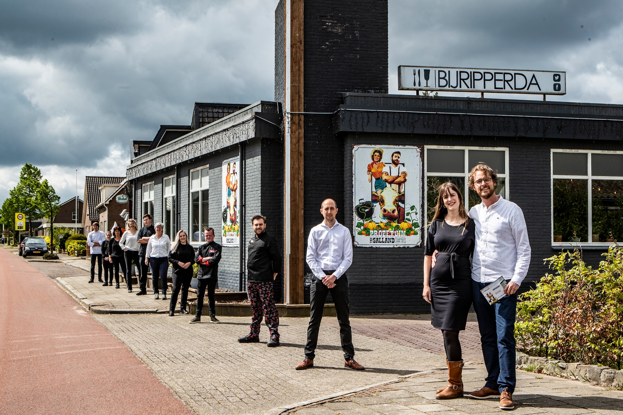 Het team bij de opening van BijRipperda. FOTO HISSINK