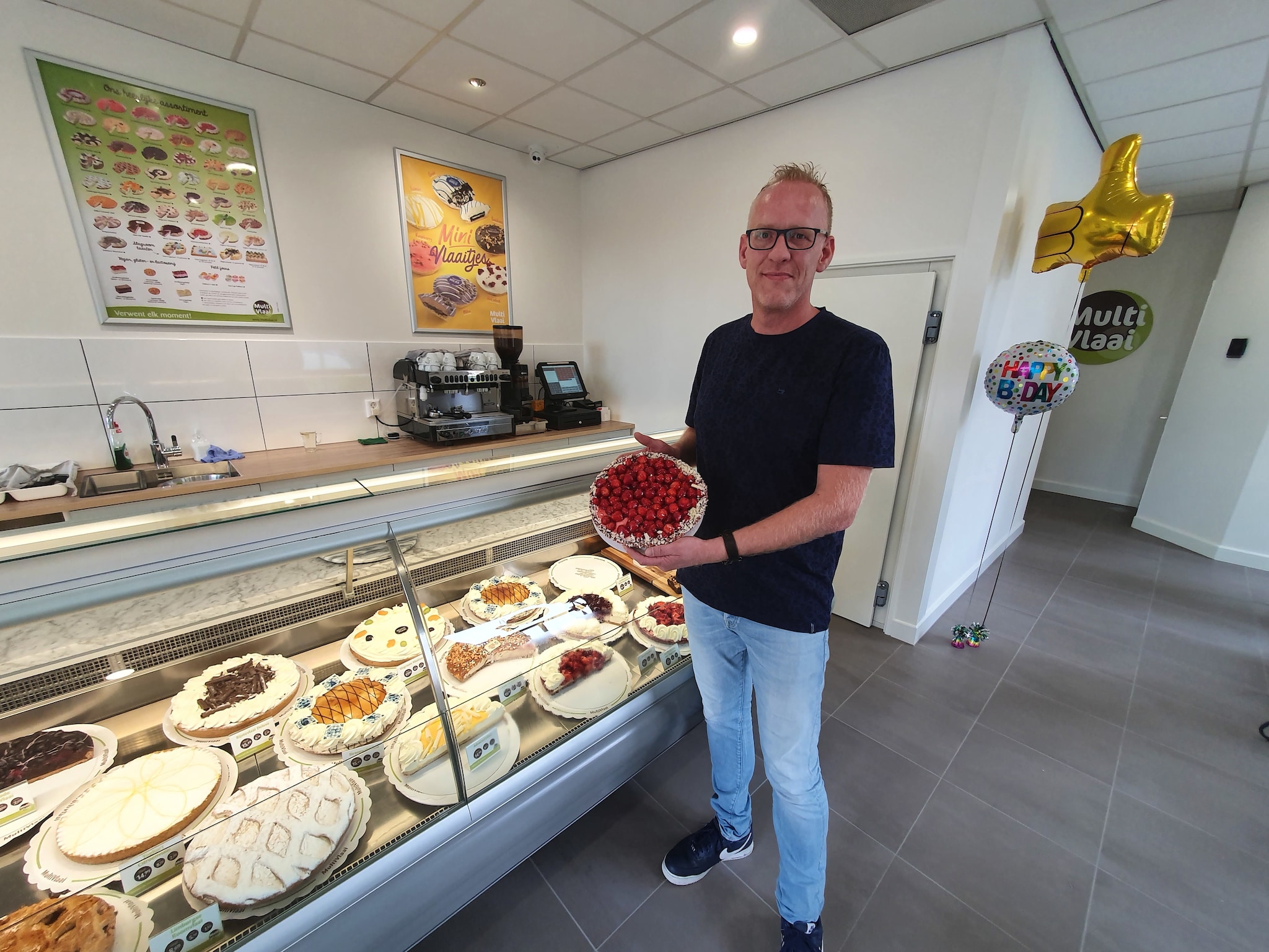 Multivlaai-eigenaar Vincent Flik in zijn winkel in Kampen (archiefbeeld). Wim Schluter