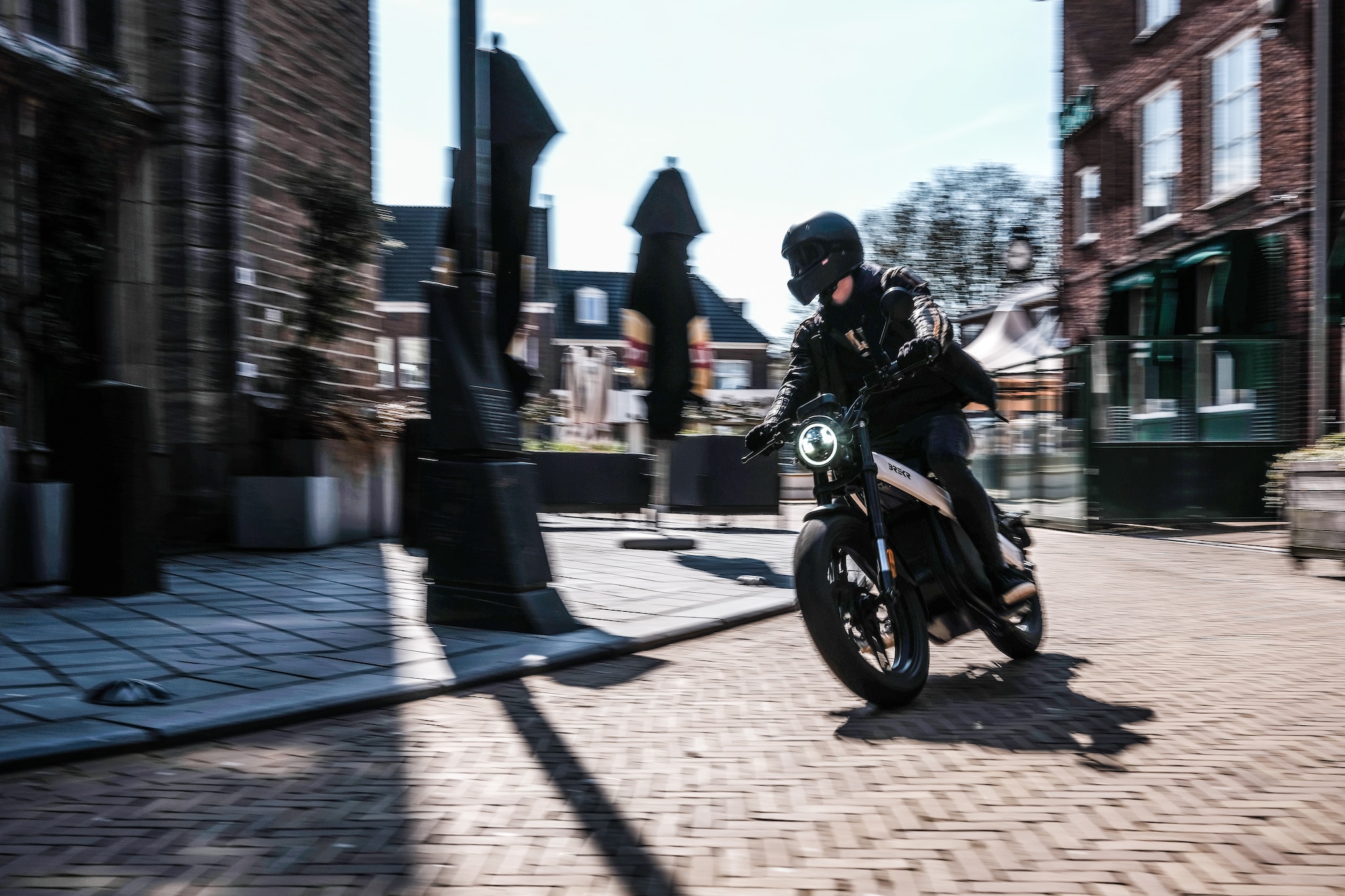 De Brekr in 2021 in actie in de binnenstad van Doetinchem. De Brekr in 2021 in actie in de binnenstad van Doetinchem. Foto: Brekr