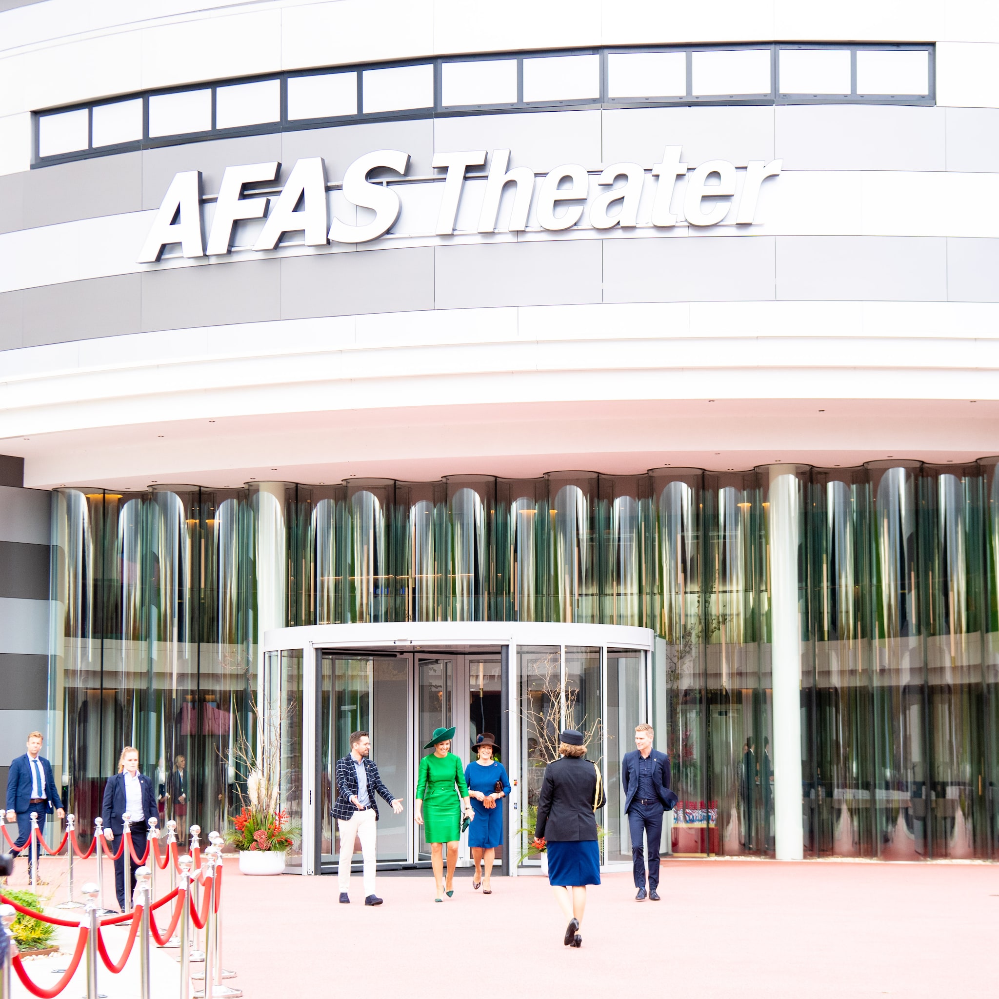 werknemers afas software hebben voortaan extra lang weekend op vrijdag is iedereen betaald vrij