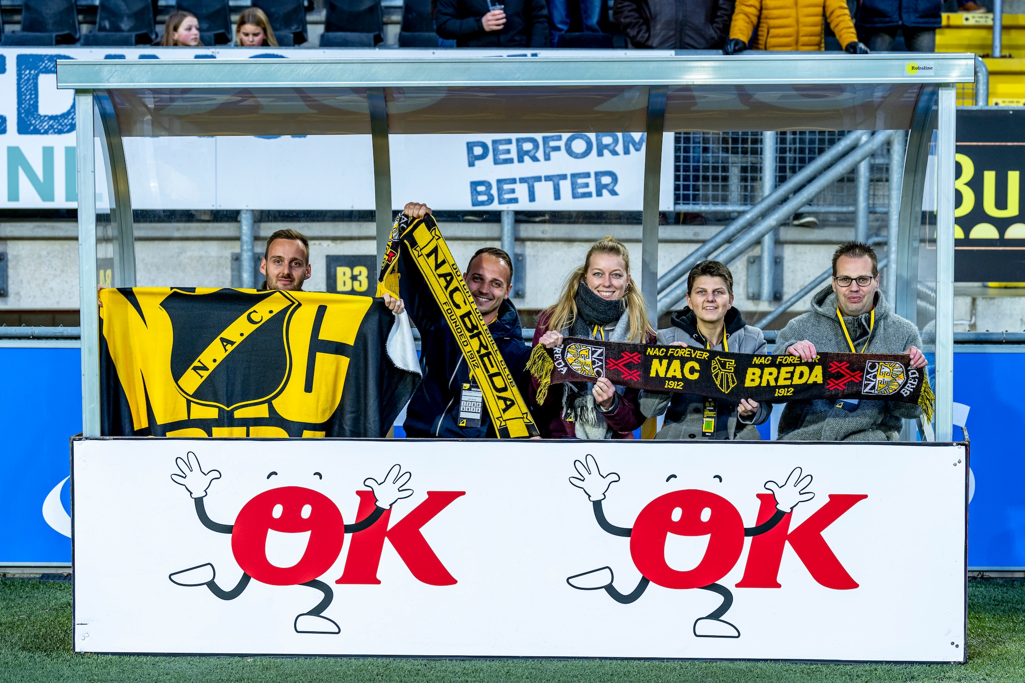 De OK dug-out langs het veld van het Rat Verlegh Stadion tijdens een thuisduel van NAC in 2022. De OK dug-out langs het veld van het Rat Verlegh Stadion tijdens een thuisduel van NAC in 2022. Foto: Pro Shots/Marcel van Dorst