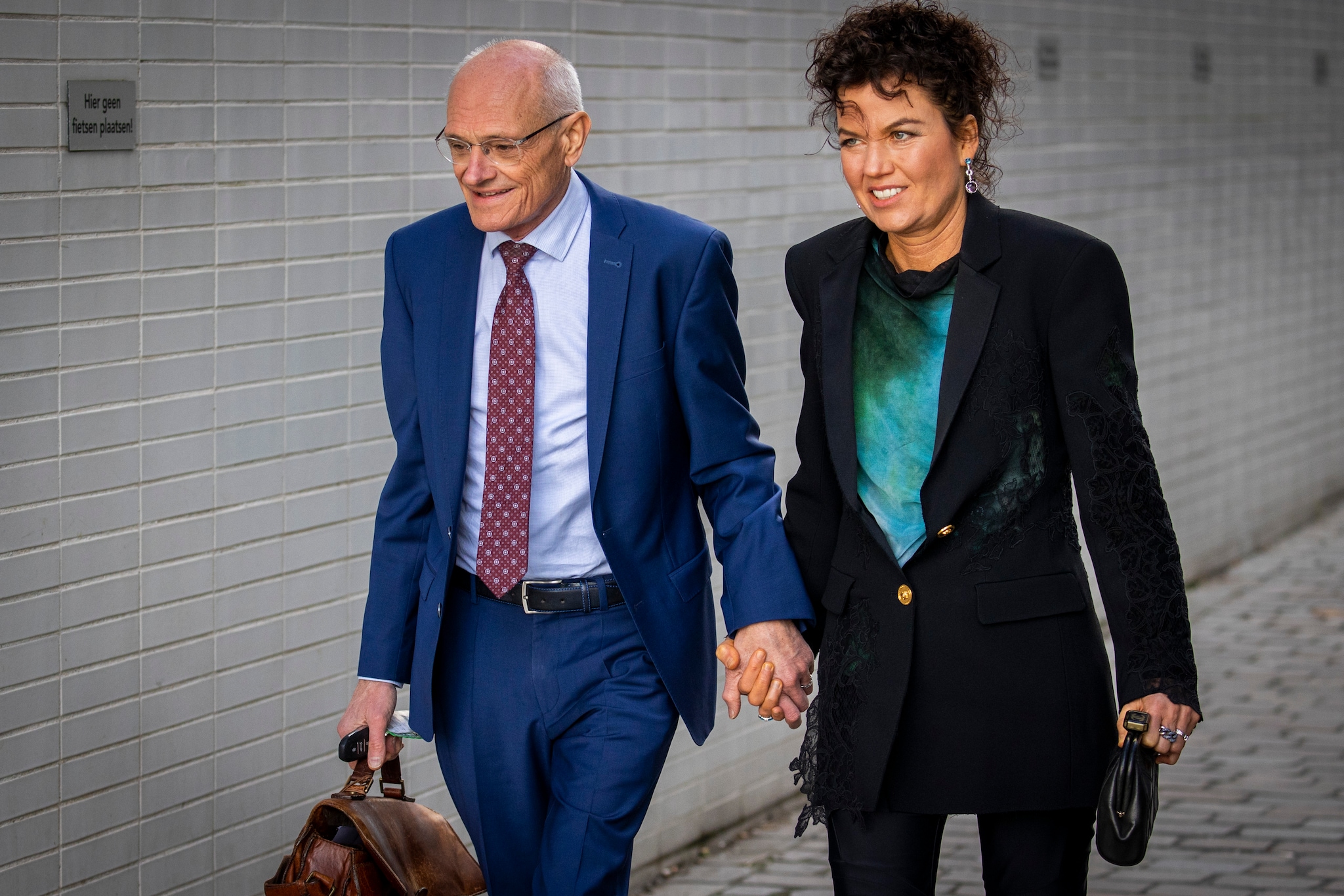 Gerard Sanderink arriveerde vorig jaar nog met echtgenote Rian van Rijbroek bij de Ondernemingskamer van het Gerechtshof Amsterdam. Bij de zitting van maandag waren ze er niet, en ook geen advocaat. Vincent Jannink