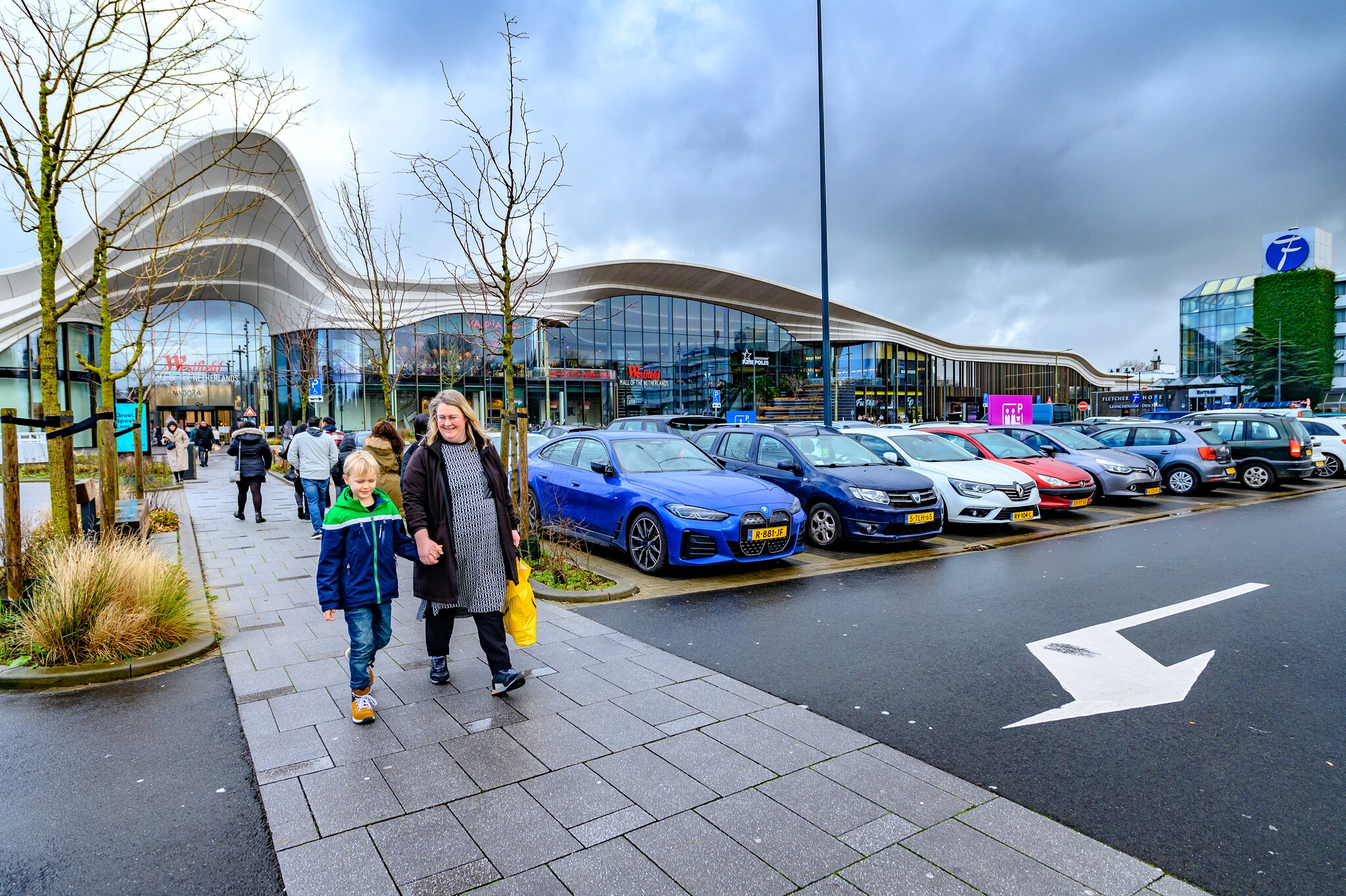 Parkeren is op piekdagen altijd lastig en ook wegen in de omgeving staan vast. Daniella van Bergen