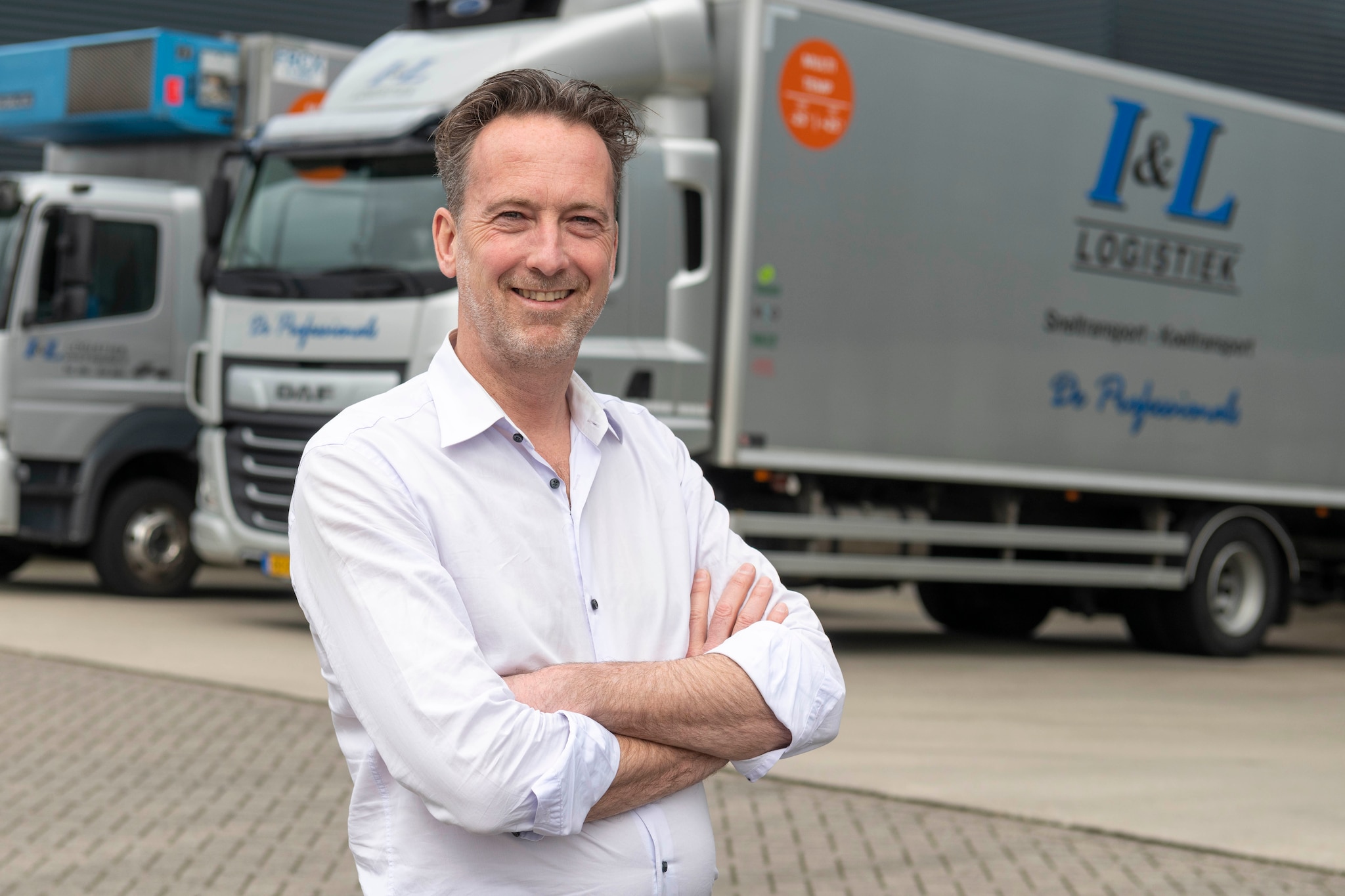 Hoe krijgt Etiënne Luijten, directeur van I&amp;L Logistiek, zijn elektrische trucks opgeladen als er niet genoeg stroom is? Hoe krijgt Etiënne Luijten, directeur van I&amp;L Logistiek, zijn elektrische trucks opgeladen als er niet genoeg stroom is?Foto: Pix4Profs/Joris Buijs