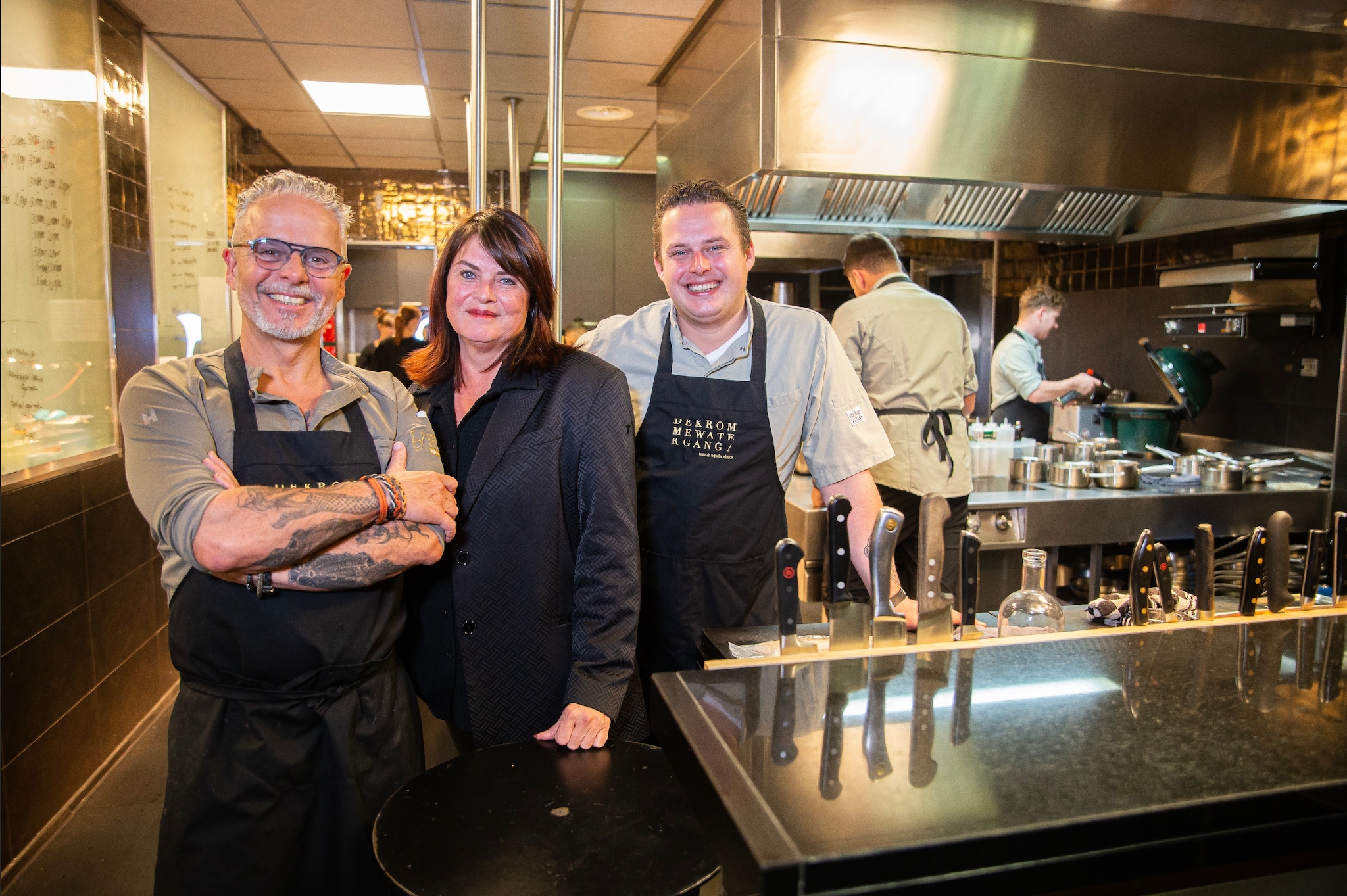 Edwin en Blanche Vinke dragen hun tweesterrenrestaurant De Kromme Watergang over aan hun zoon Tom. Edwin en Blanche Vinke dragen hun tweesterrenrestaurant De Kromme Watergang over aan hun zoon Tom. Foto: Kelly Thans