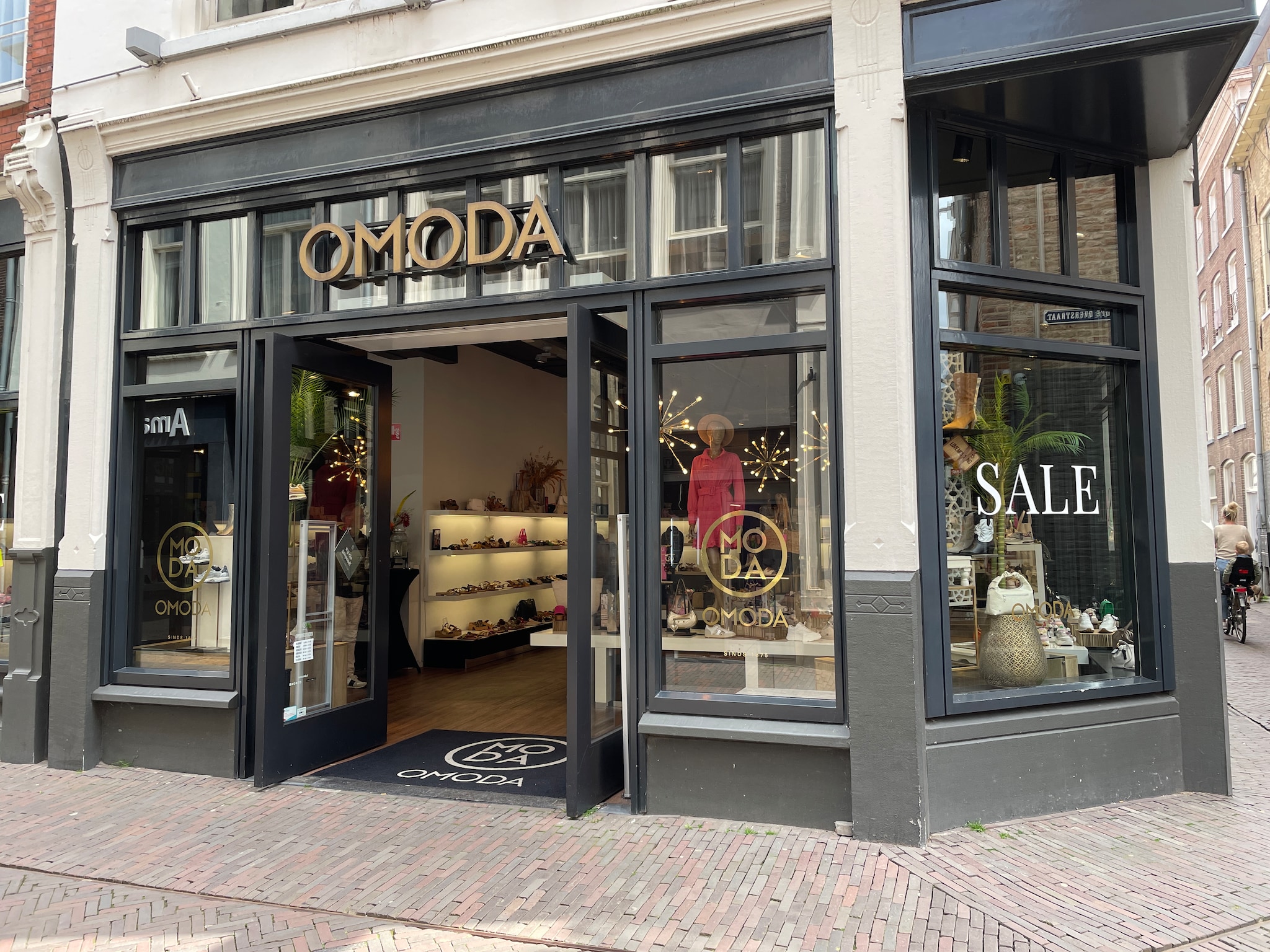 De Omoda-winkels. indebuurt