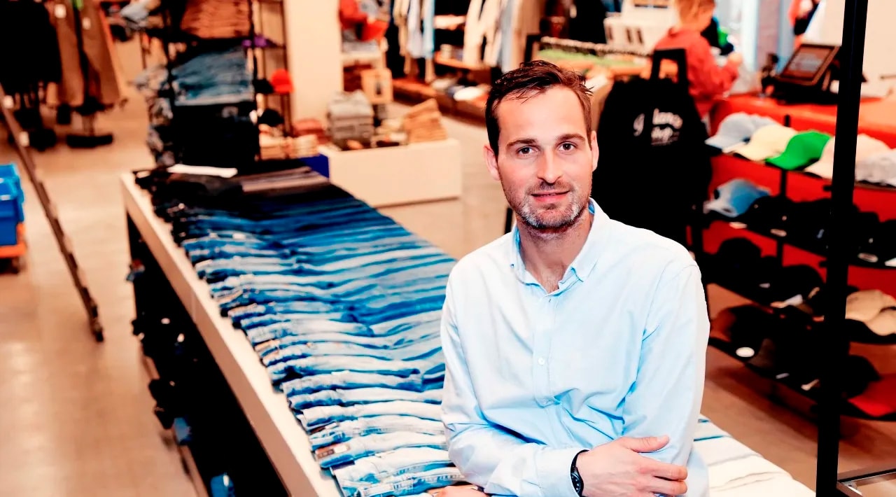 Daan Broekman is mede-eigenaar van herenmodezaak Thom Broekman en spijkerbroekenwinkel De Rode Winkel in Utrecht. Foto: Ruud Voest.