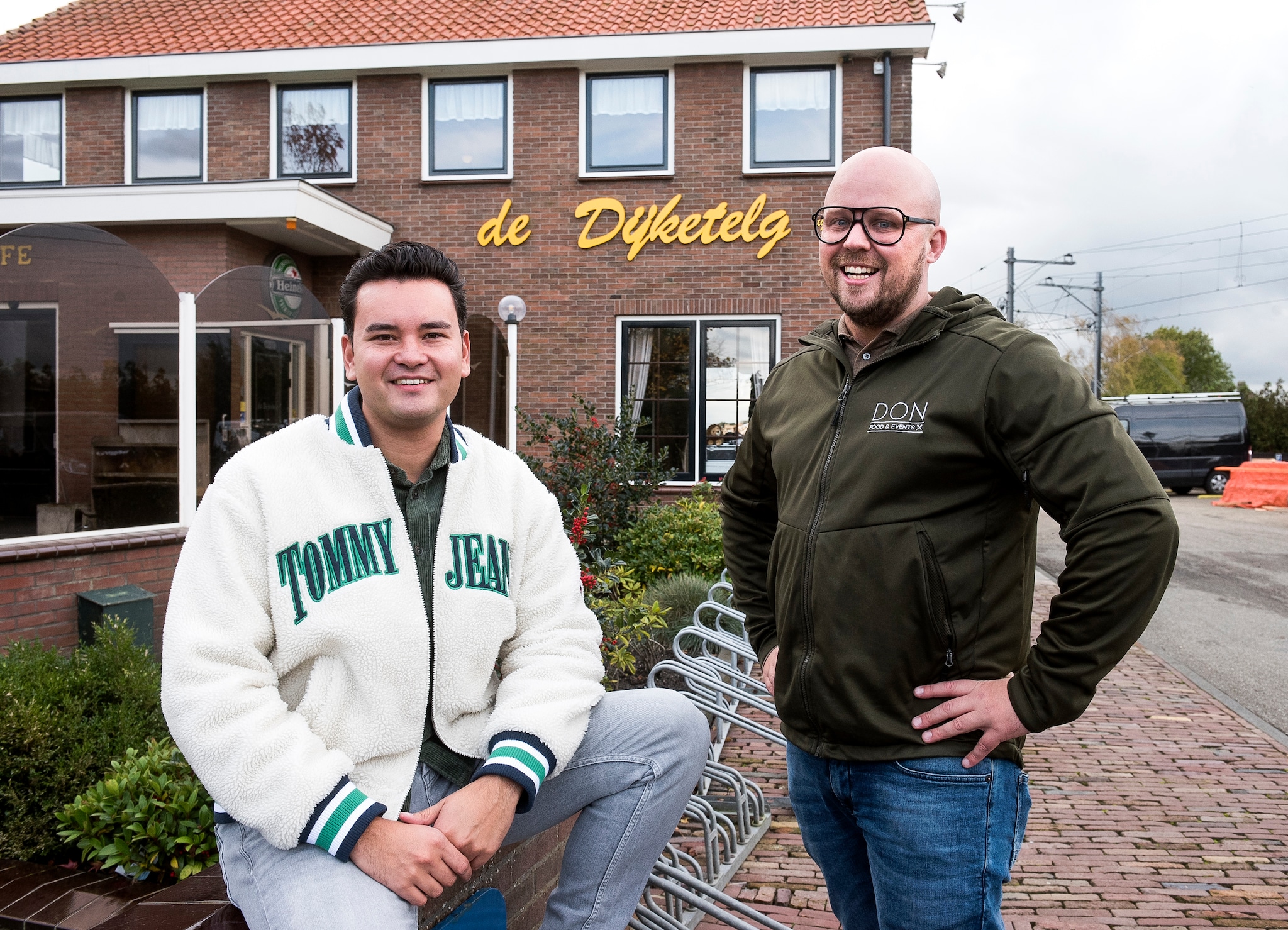 Don Janmaat (r) en partner Jamie bij De Dijketeleg in Papekop. Don Janmaat (r) en partner Jamie bij De Dijketeleg in Papekop. Foto: Marnix Schmidt