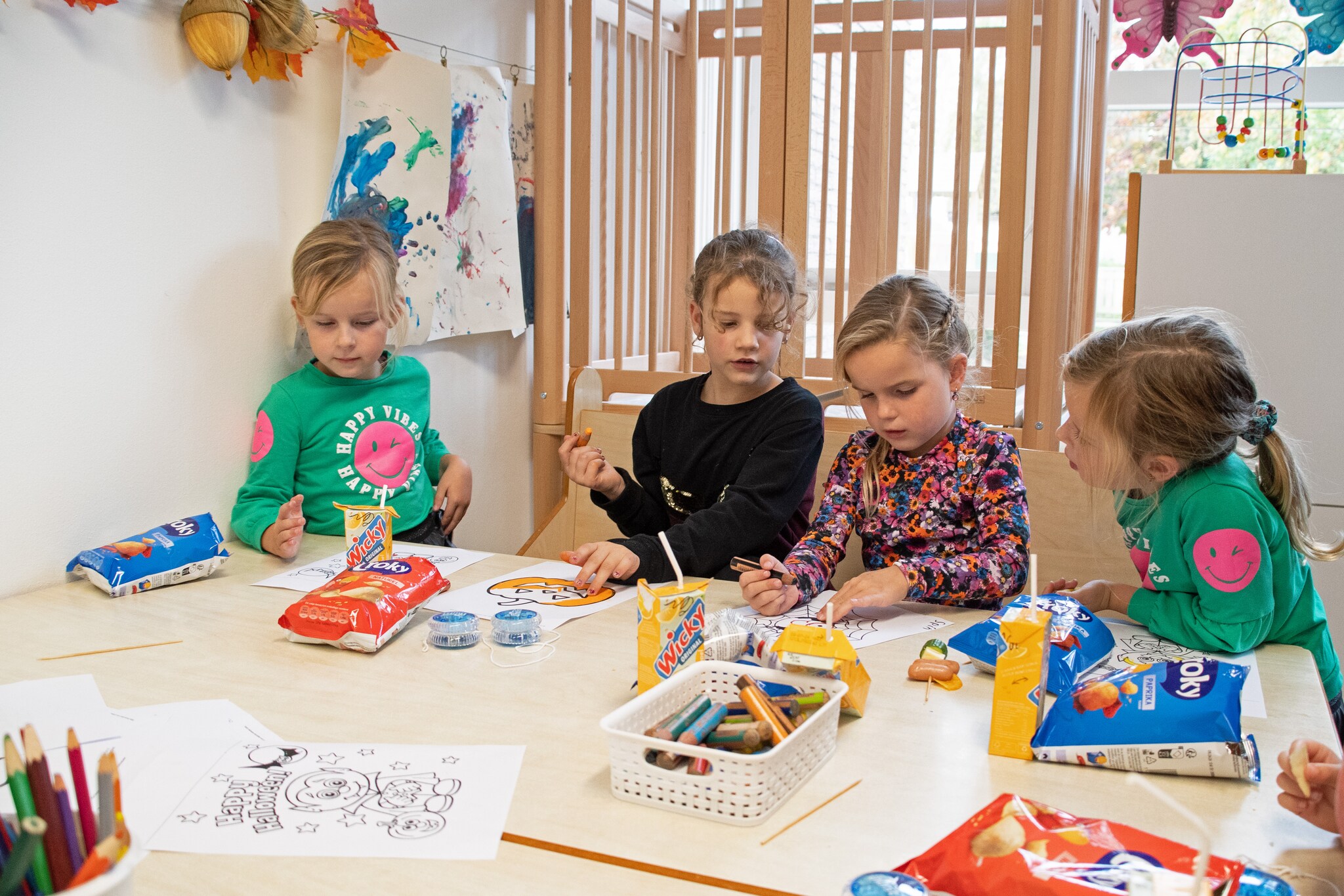 In het verkiezingsprogramma van de VVD staat te lezen dat de kinderopvang voor werkenden ‘bijna gratis’ wordt, maar uit de plannen die bij het CPB zijn ingeleverd, blijkt dat niet. Anne Hana