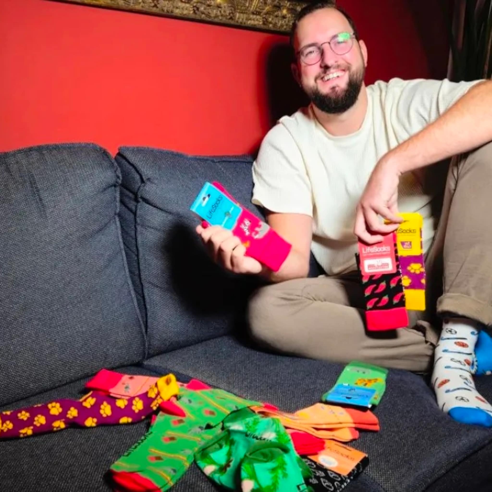 ondernemer bart start lifesocks sokkenmerk dat zich inzet voor maatschappij