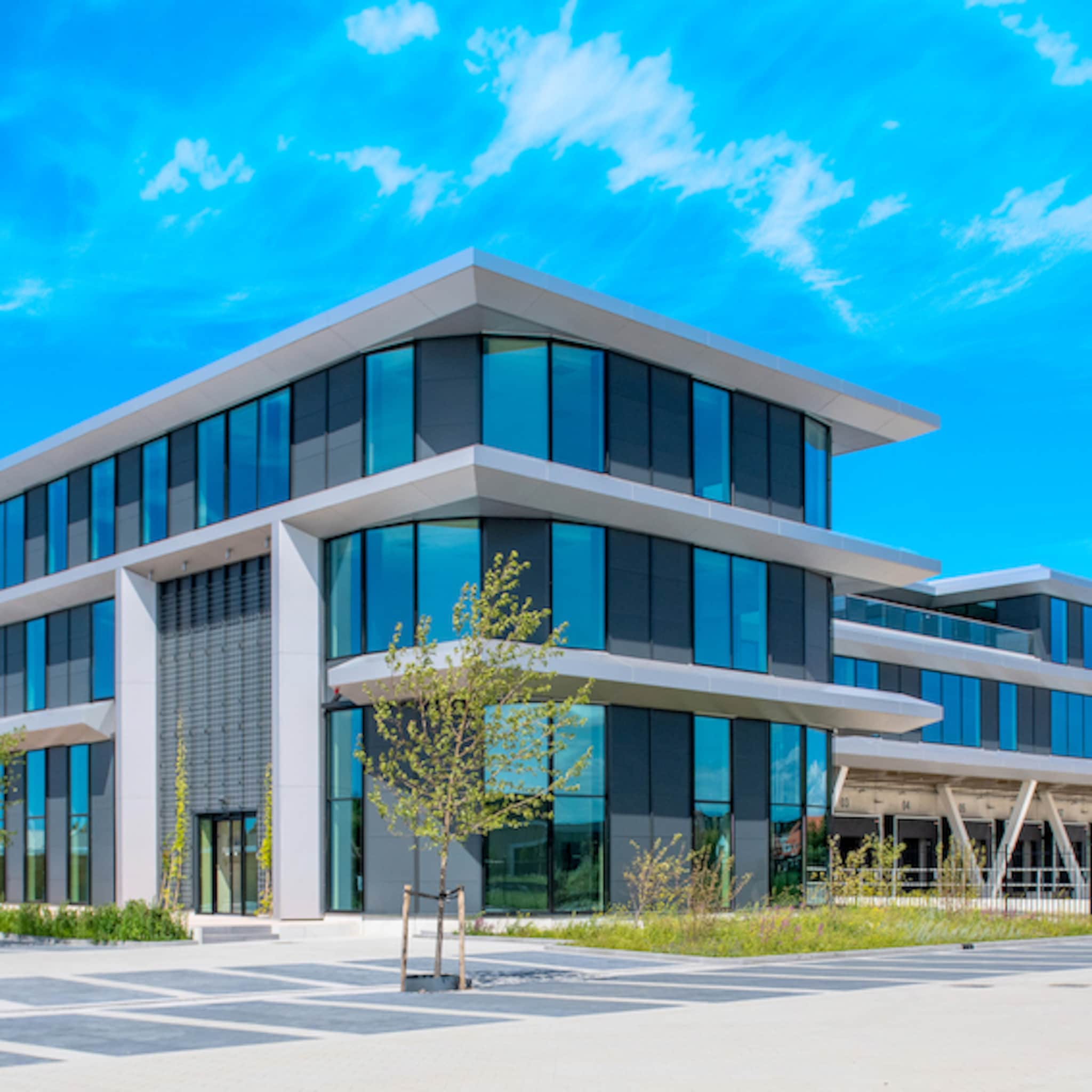 willy naessens realiseert duurzaam distributiecentrum op green park aalsmeer