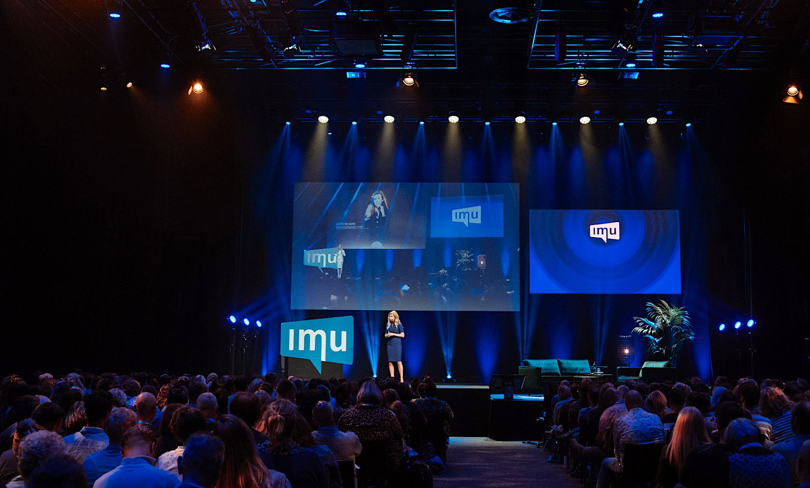 LinkedIn-expert Lotte de Man tijdens een van haar presentaties. Kaylee Sunfield