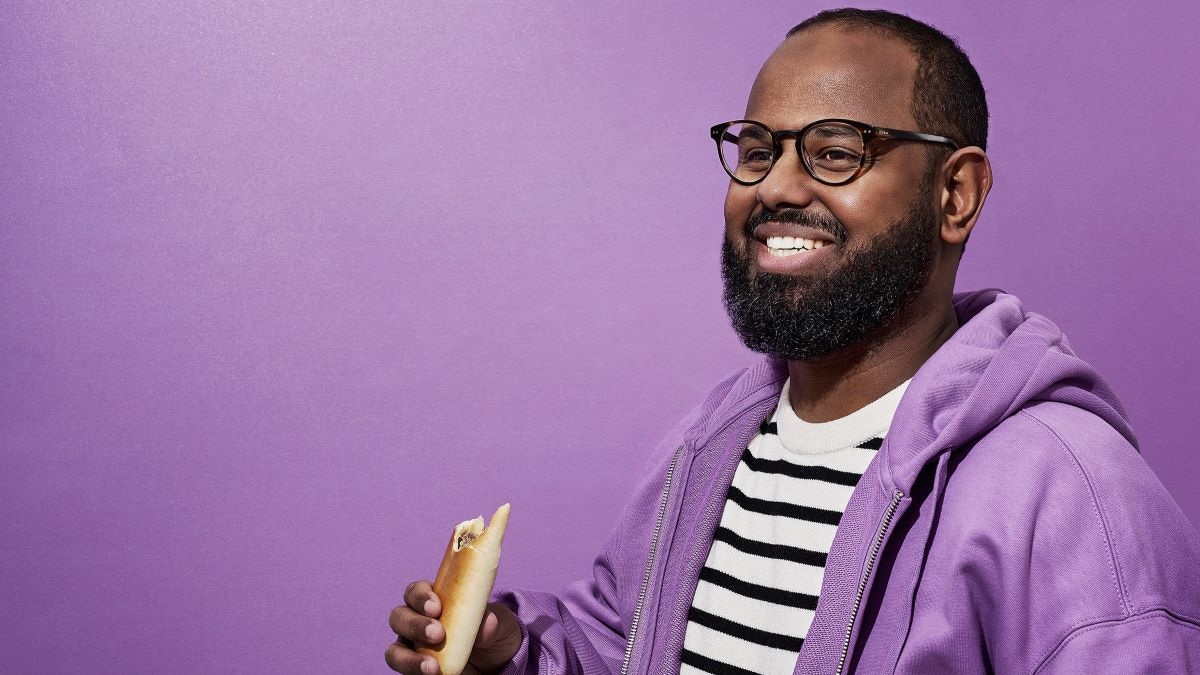 Kadir Ahmed behaalt internationaal succes met zijn halal worstenbroodje. Roland Geelen