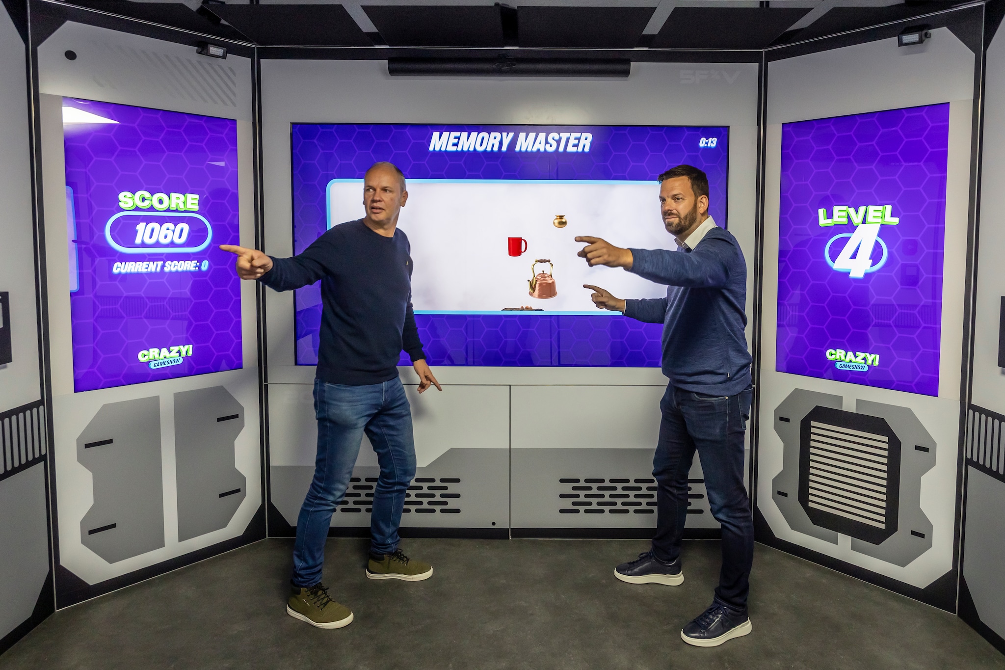 Een kubus van 16 vierkante meter vol met interactieve schermen, dat is de X-Cube. De mannen achter het succes ervan hopen op nog veel meer. Dennis Wisse/DCI Media West