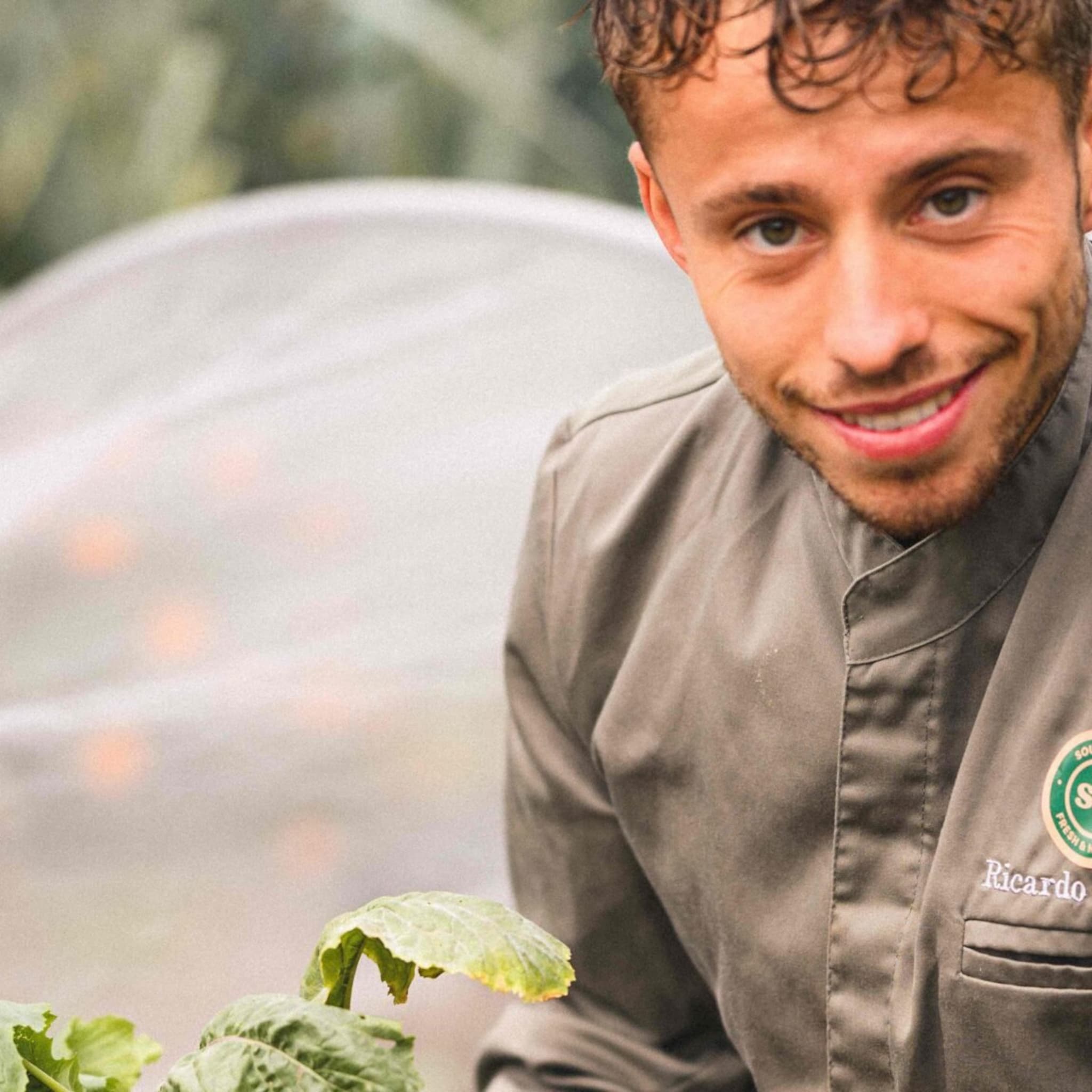 kariem 27 schakelt voor zijn soep to go tweesterrenchef soenil bahadoer in