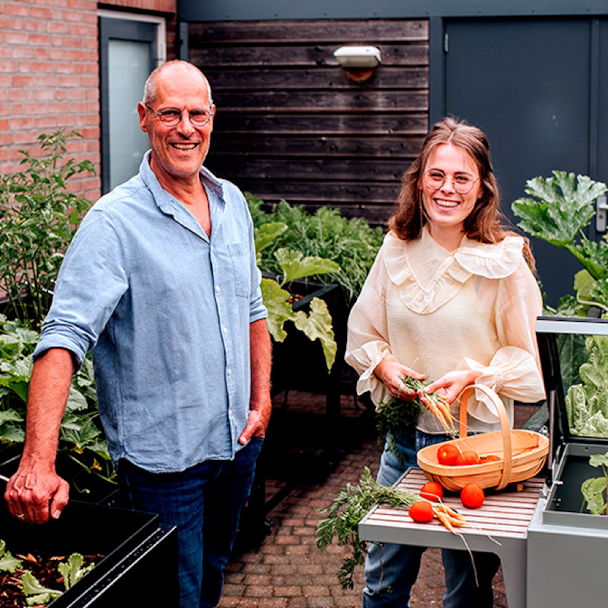 met je vader ondernemen laura 26 start the garden sidekick met vader leo 61