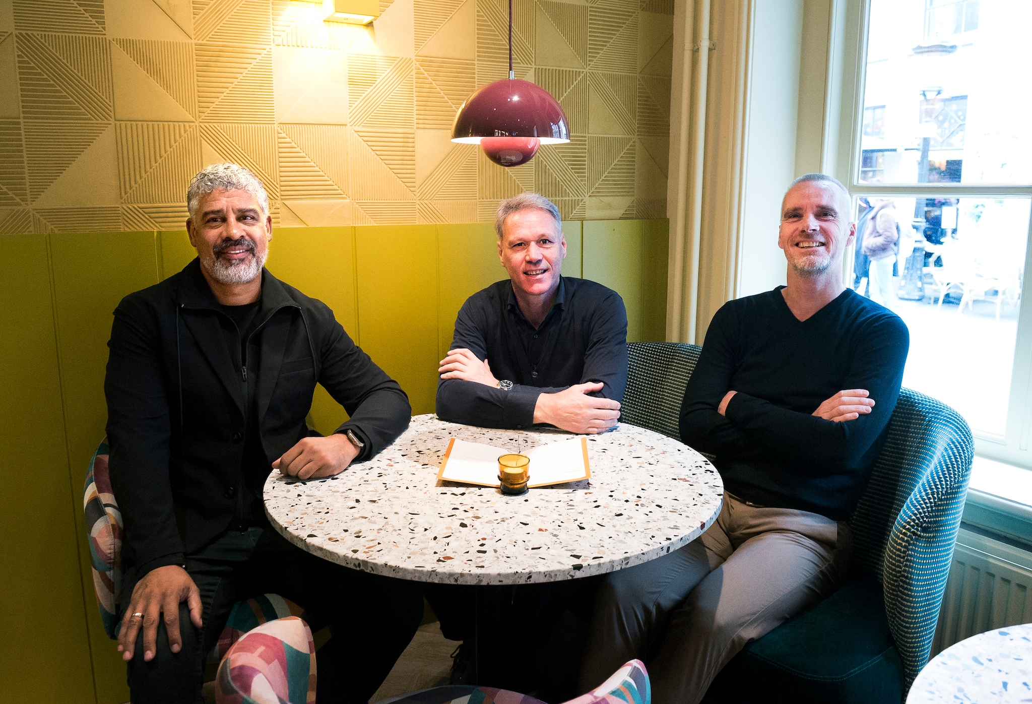 Marco van Basten, Perry Overeem en Frank Rijkaard in Club Claar aan het Voor Clarenburg. Hun Utrechtse Horeca Groep stampt dit jaar nog een aantal horecagelegenheden uit de grond. Marnix Schmidt