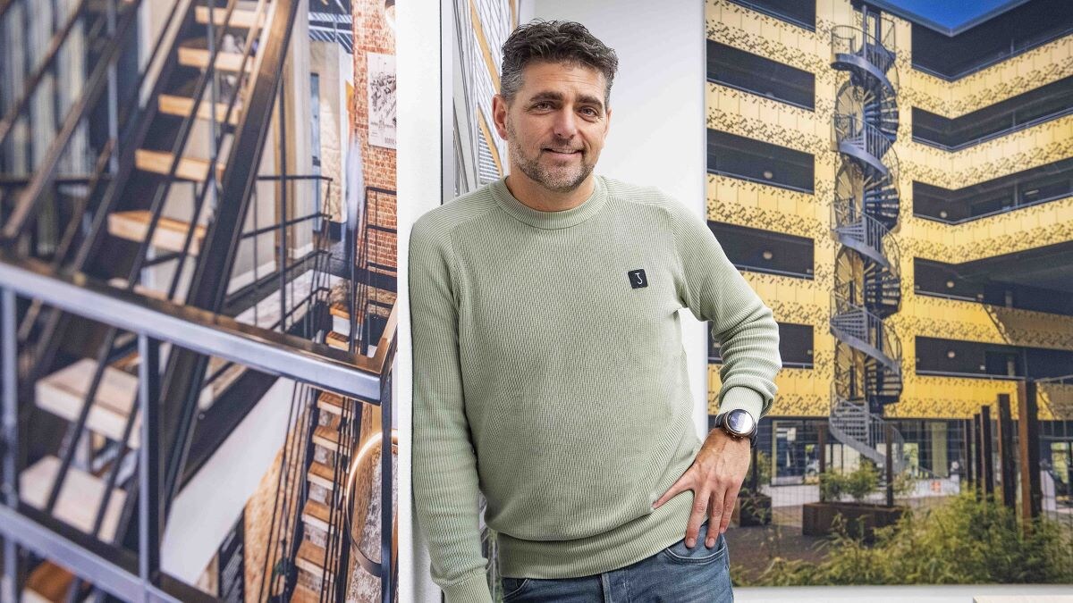Raymond aan het roer van het ingenieursbedrijf Draw2Design. Centraal Beheer
