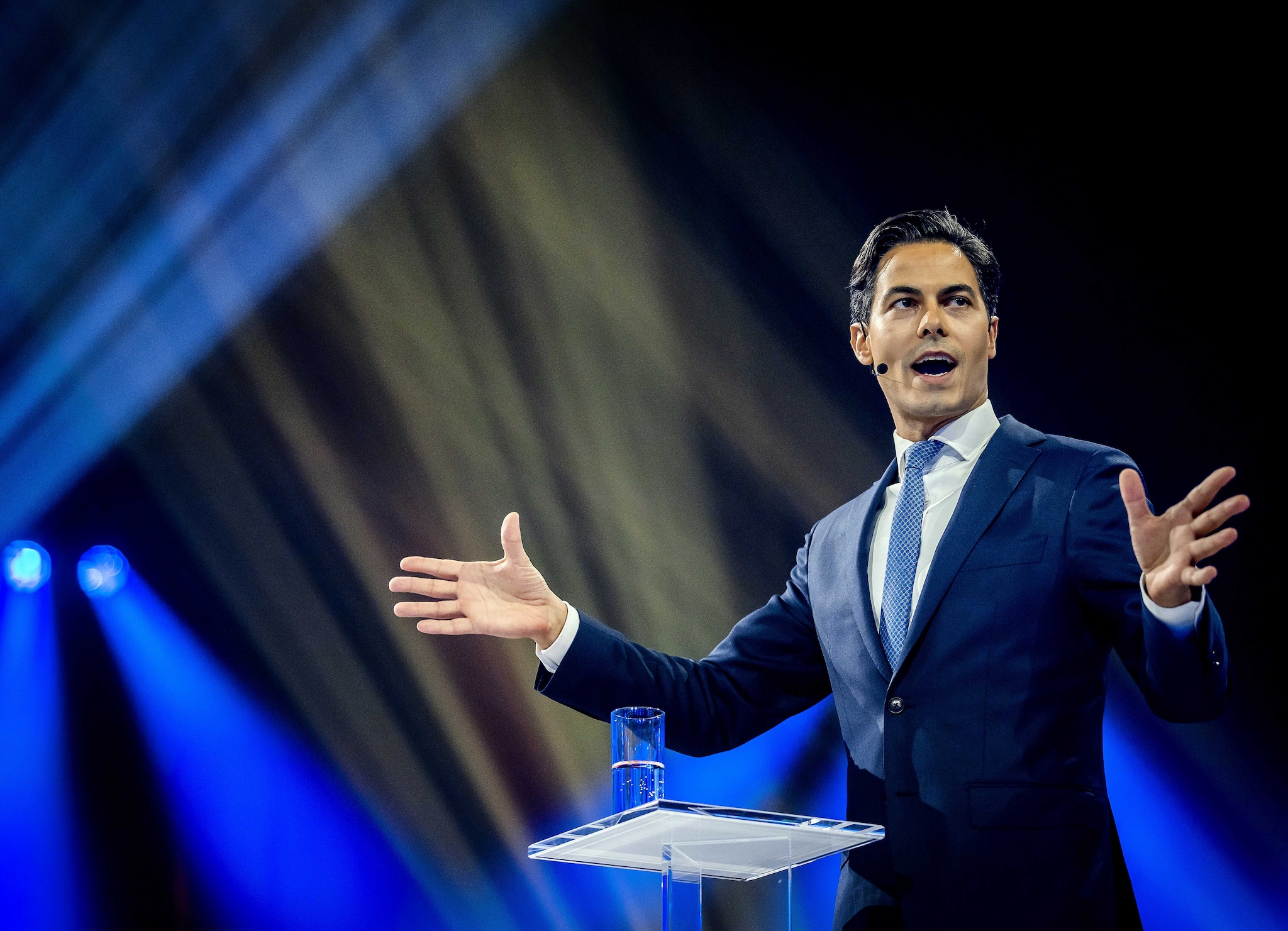 Een kopgroep die het voortouw neemt in het afschaffen van fossiele subsidies: minister Rob Jetten wil het graag presenteren in Dubai. Maar het moet meer zijn dan 'gratuite beloftes en een fotomomentje'. ANP