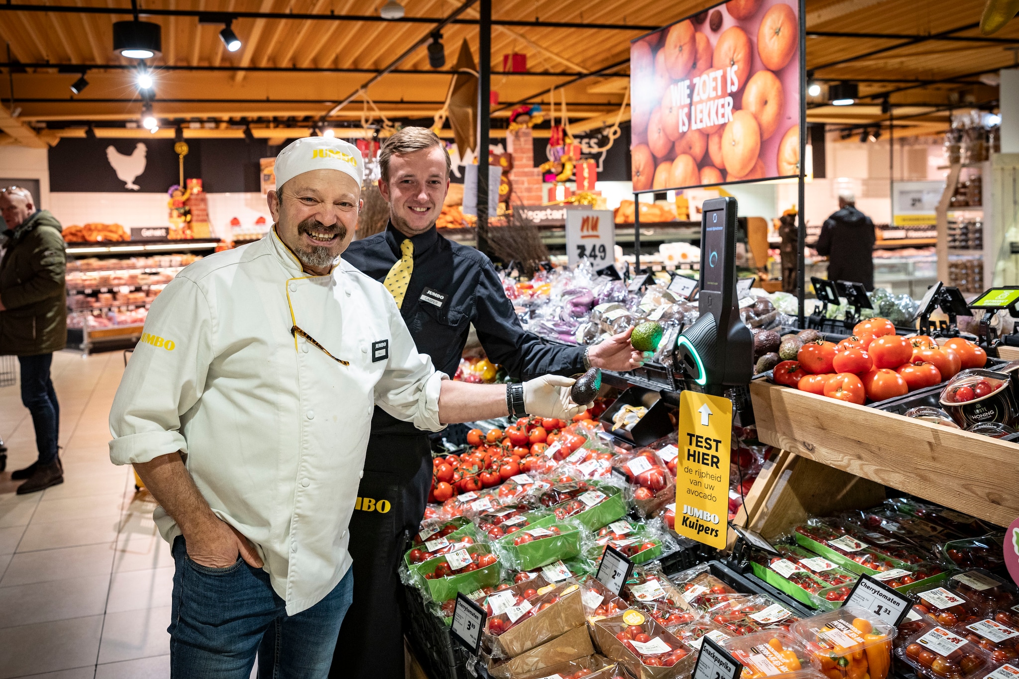 Jumbo Kuipers in Oldenzaal heeft een avocadotester om voedselverspilling tegen te gaan. Jumbo Kuipers in Oldenzaal heeft een avocadotester om voedselverspilling tegen te gaan. Foto: Robin Hilberink