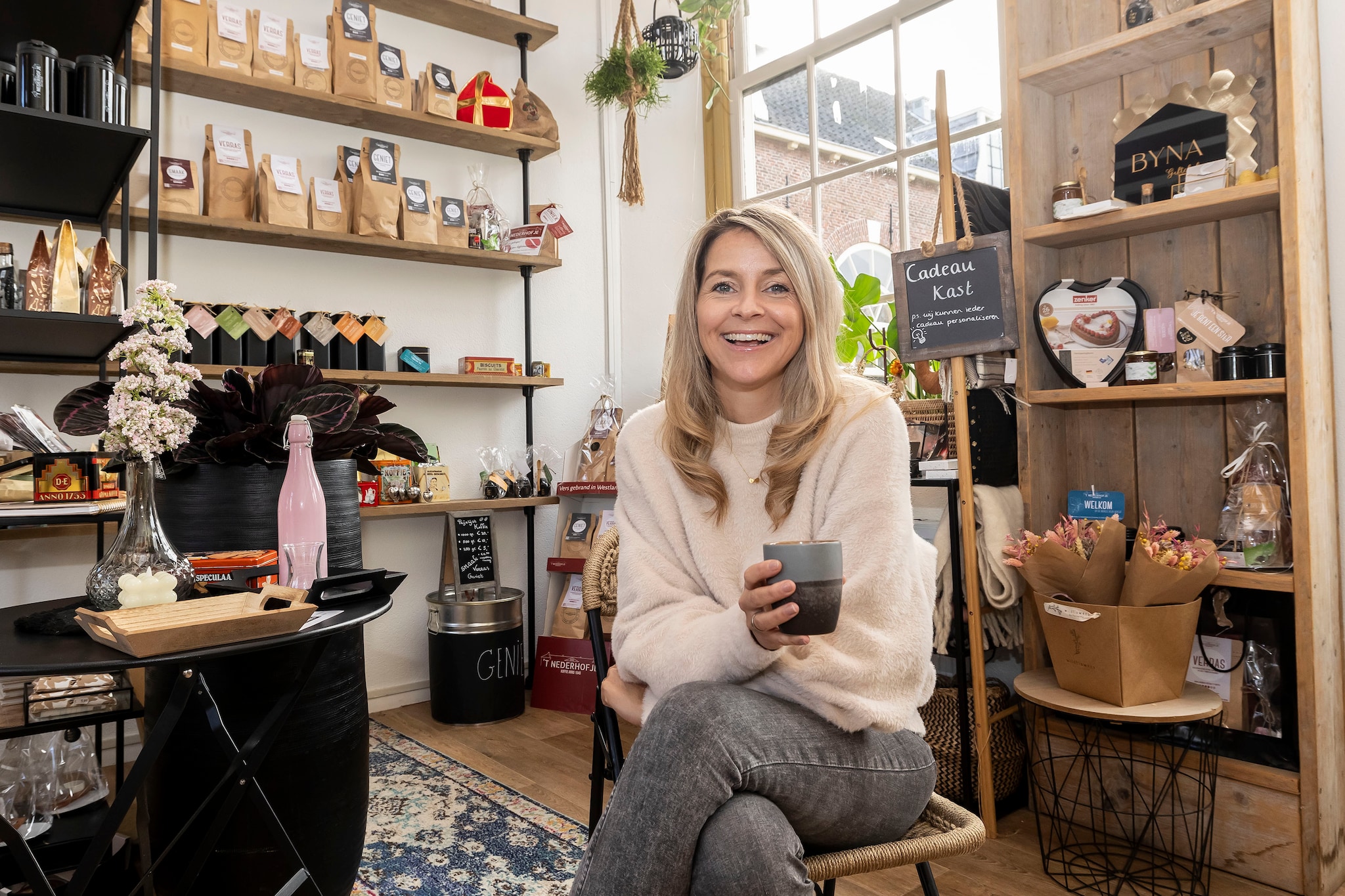 Nadine Noorlander bij 't Nederhofje in Poeldijk, één van de drie giftclubs. Thierry Schut