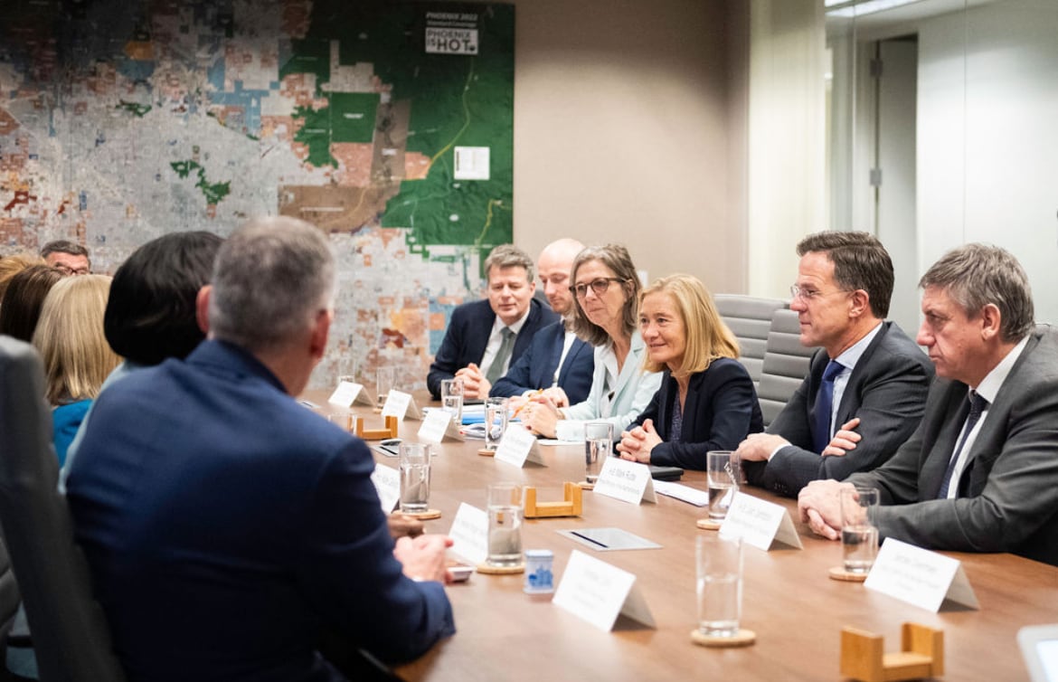 Premier Rutte (tweede van rechts) en minister Adriaansens (derde van rechts) op handelsmissie met de halfgeleiderindustrie in de VS. Heidi Alletzhauser Photography
