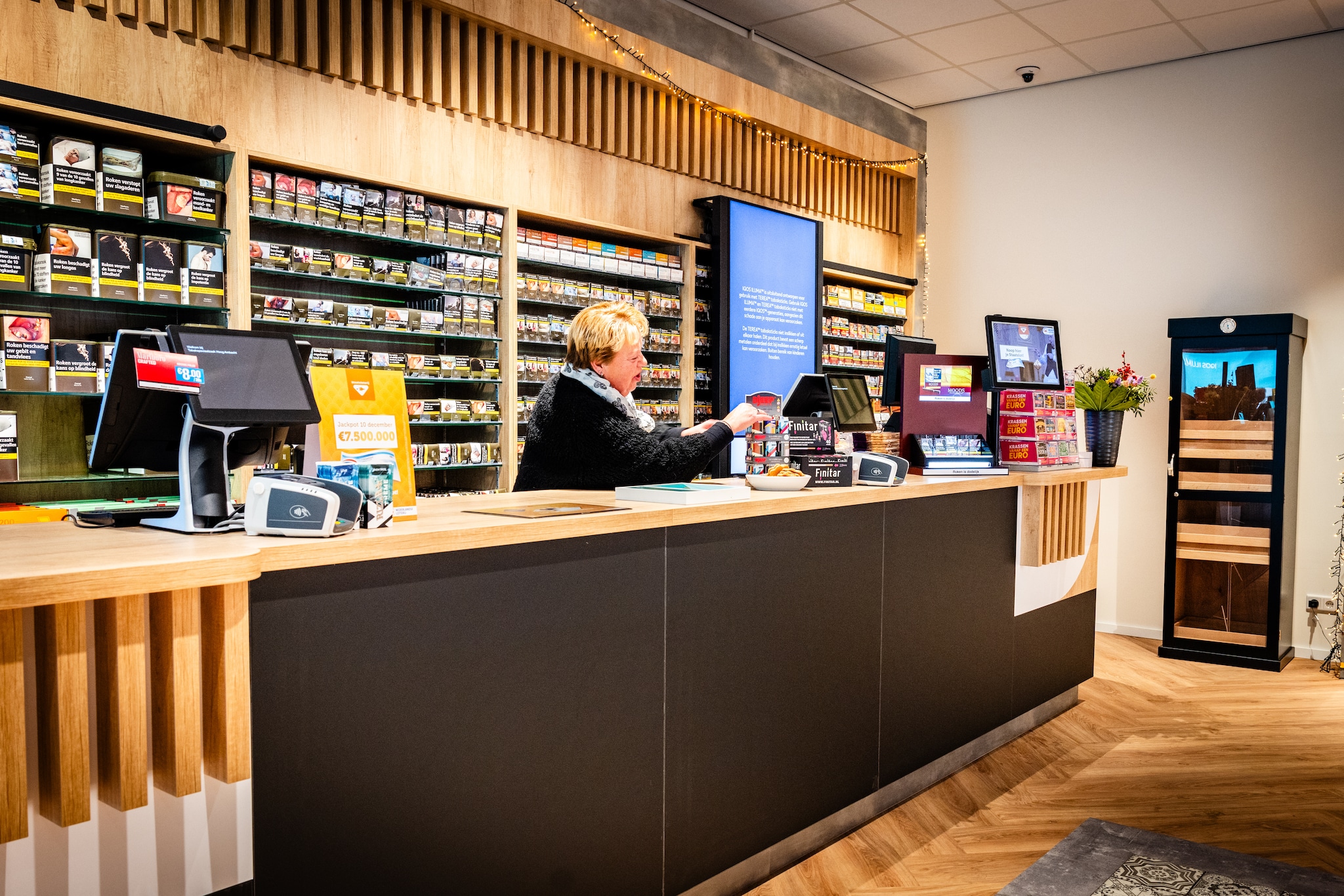 De nieuwe tabakswinkel in winkelcentrum Hoogambacht in Hendrik-Ido-Ambacht. Jeffrey Groeneweg