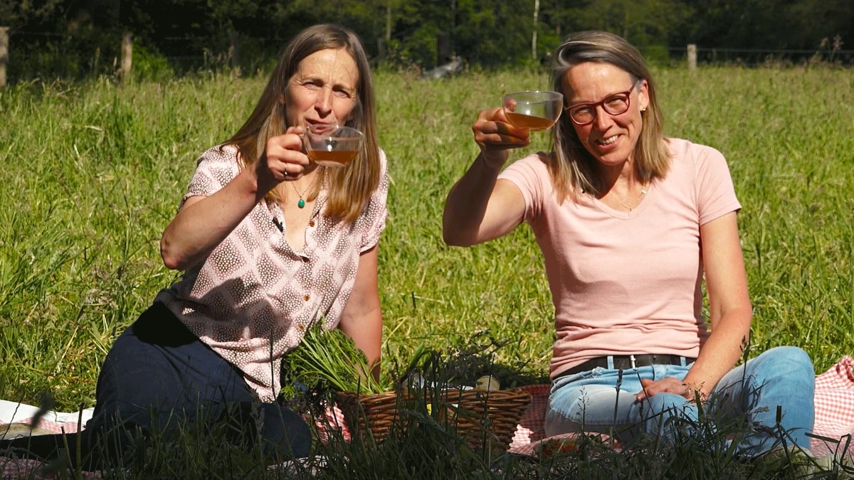 Wholy Bones is een initiatief van zussen Saskia en Karin. Wholy Bones