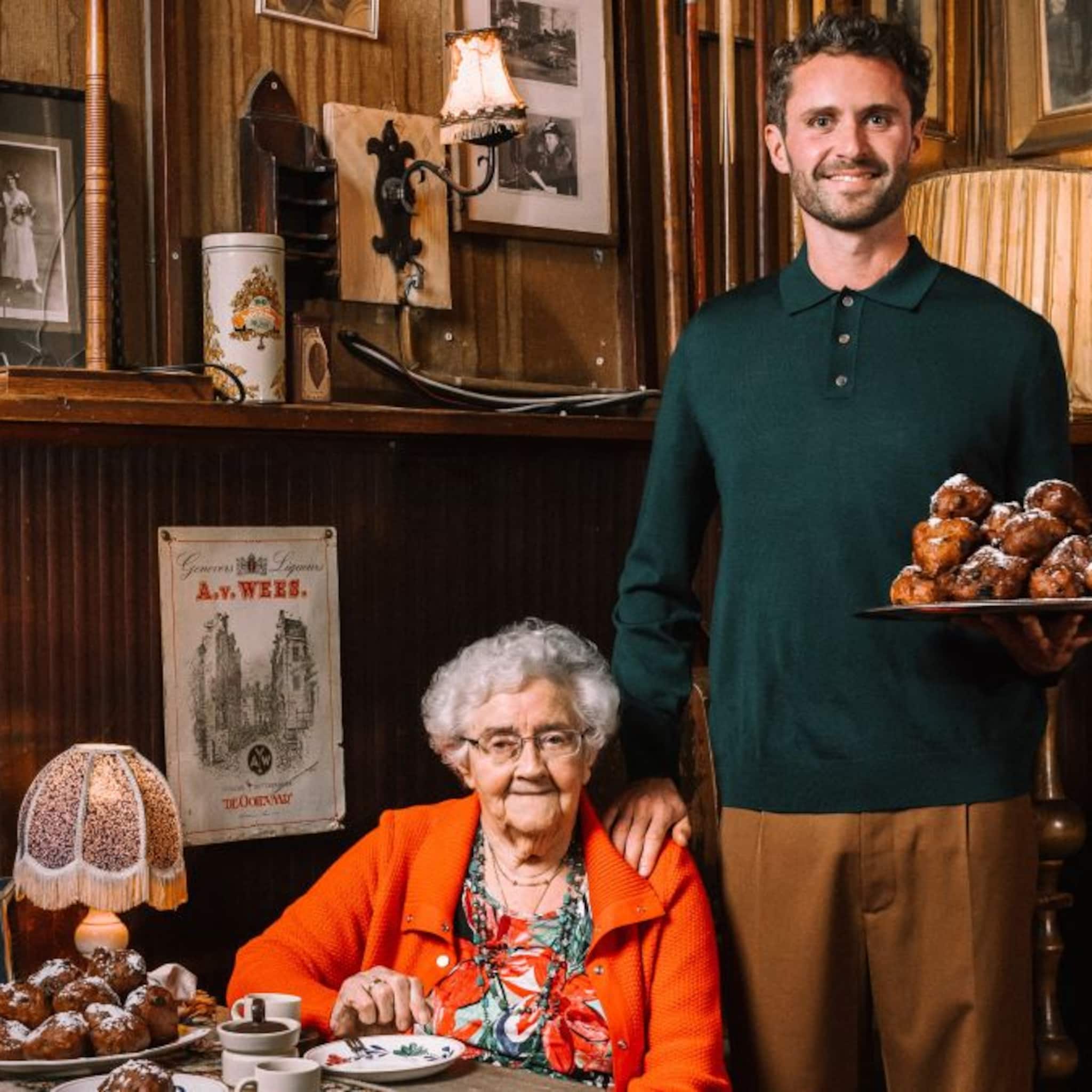 ondernemer mark verkoopt samen met zijn oma coby 97 oliebollen tegen eenzaamheid bij ouderen