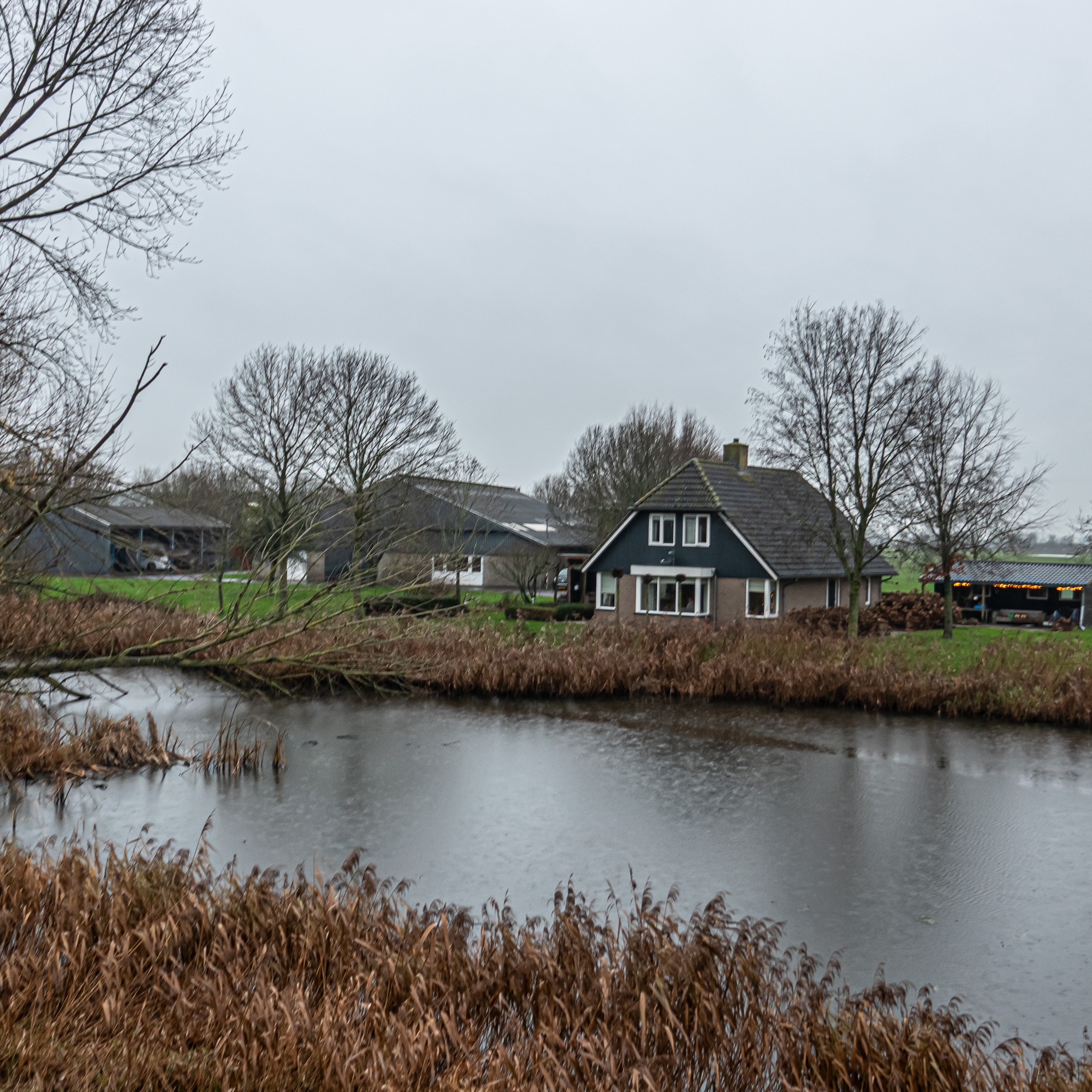 iets te laat een vergunning 55 jaar oude boerderij in zwolle in de problemen