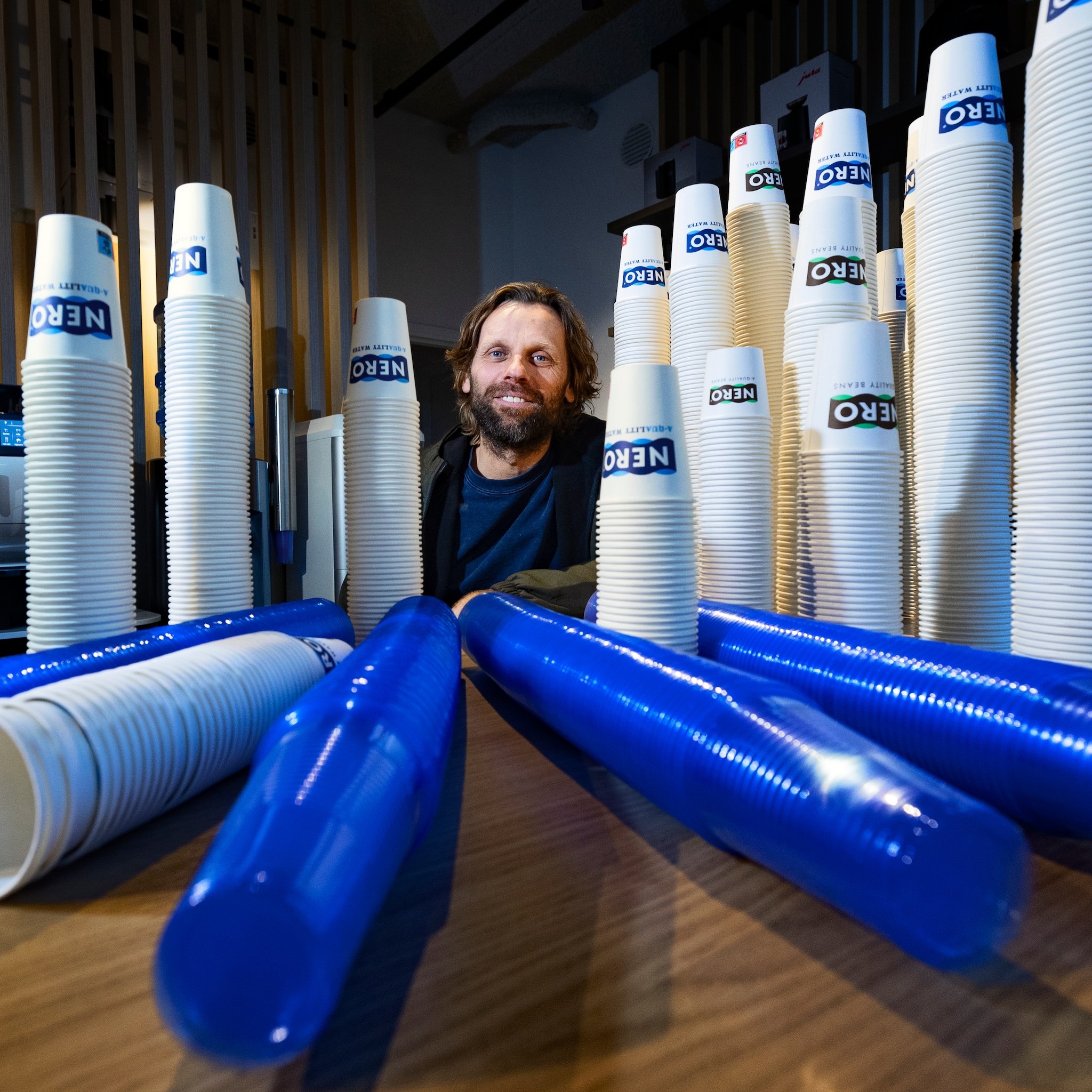 waarom deze ondernemer wel doorgaat met de verkoop van wegwerpbekertjes