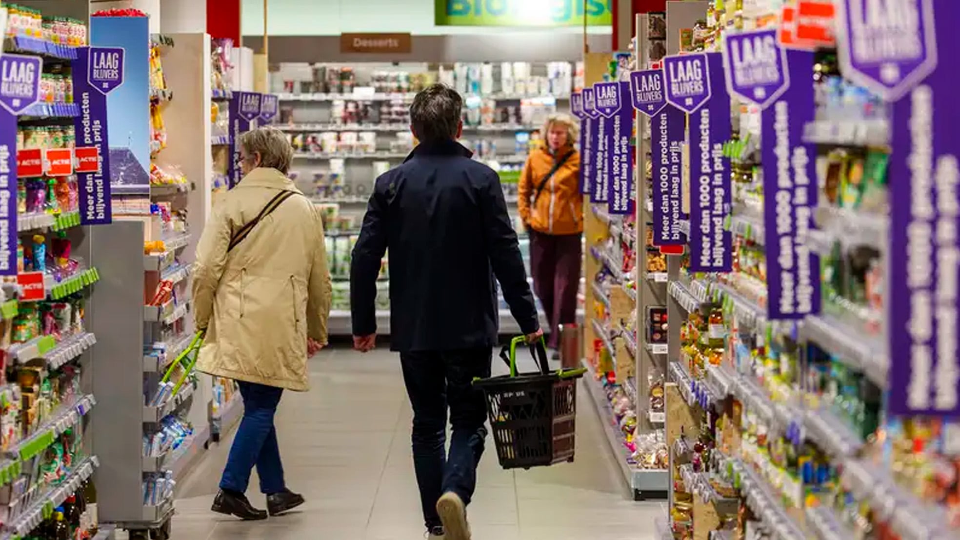 boodschappenkar met brood frisdrank en olijfolie stuk duurder dan begin 2023