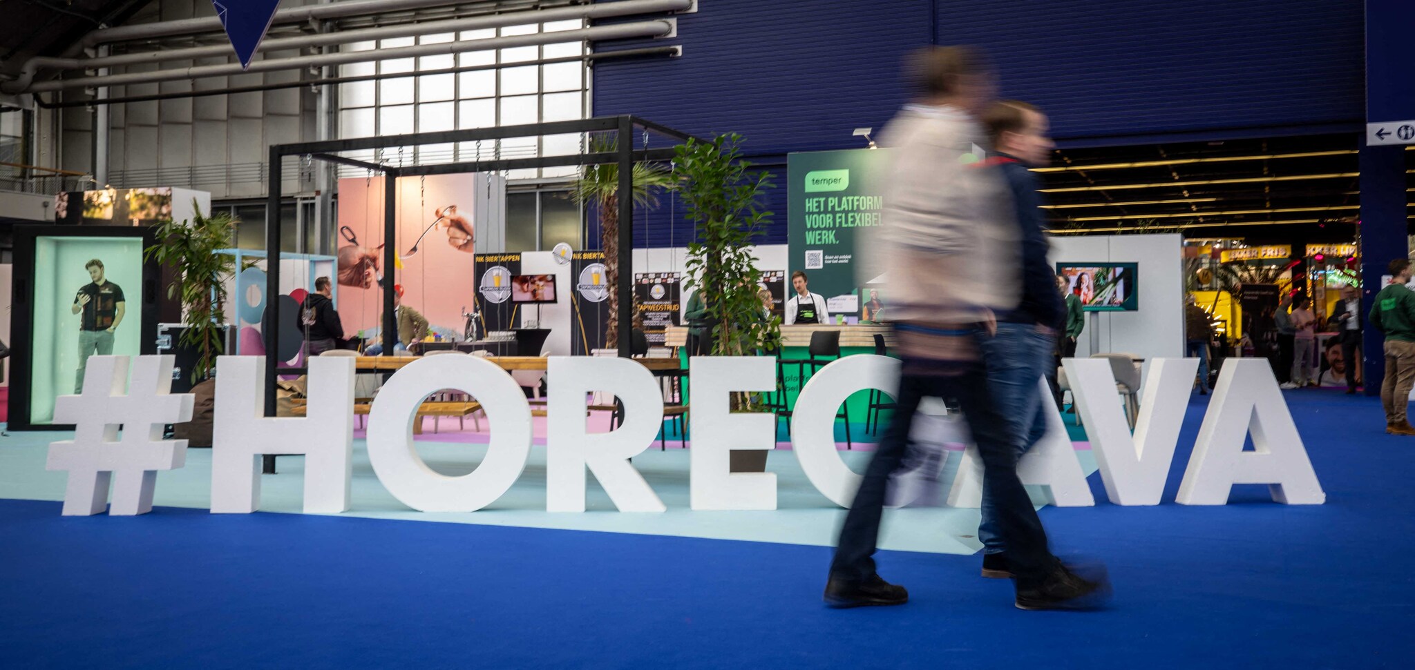Bezoekers op de Horecava, de grootste Nederlandse horecavakbeurs. Ondernemers met een restaurant of cafe zien in de RAI de nieuwste hapjes en drankjes. ANP
