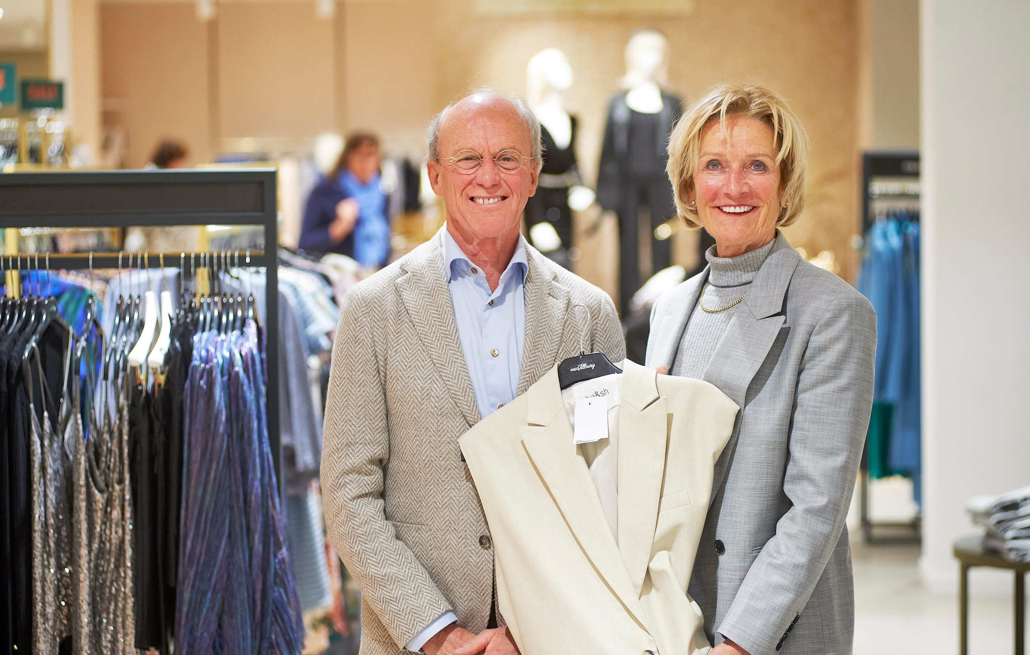 Peter en Elly van Tilburg van modehuis Van Tilburg nemen na 45 jaar afscheid. Jeroen Appels/Van Assendelft Fotografie
