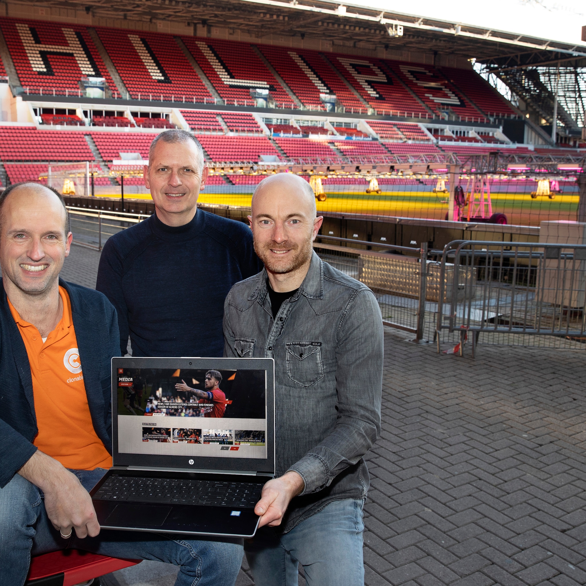 dit bedrijf kloont psv site naar spaans en engels ideaal voor anderstalige fans