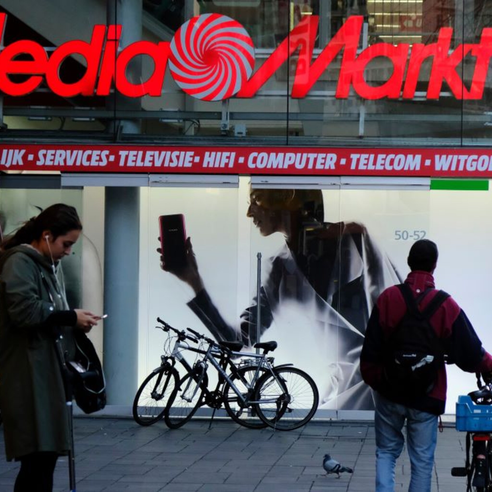 mediamarkt overweegt overnemen winkels failliete bcc