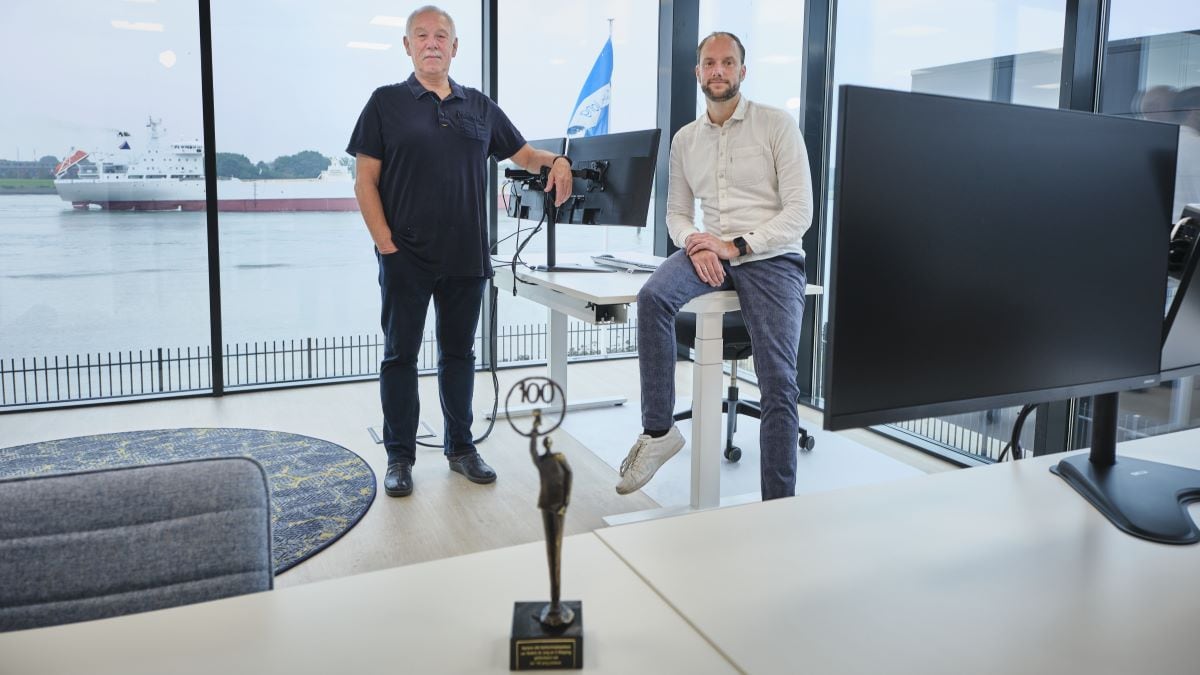 Pelger (rechts) en vader Willem de Jong. Foto: Fred Libochant/DCI media