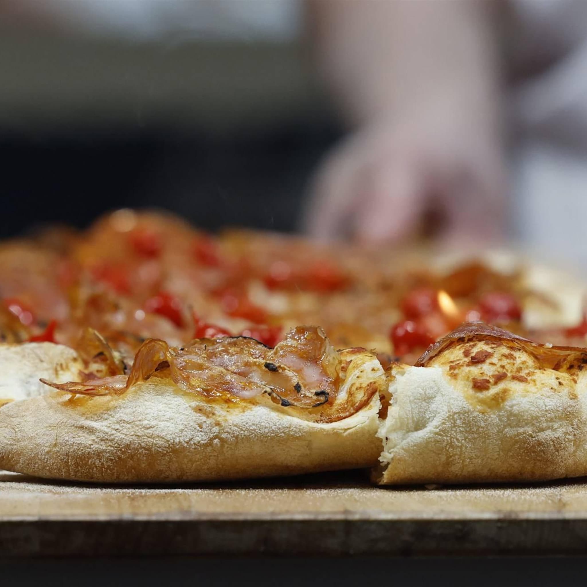 hoge prijs olijfolie stuwt kosten voor pizza en paella