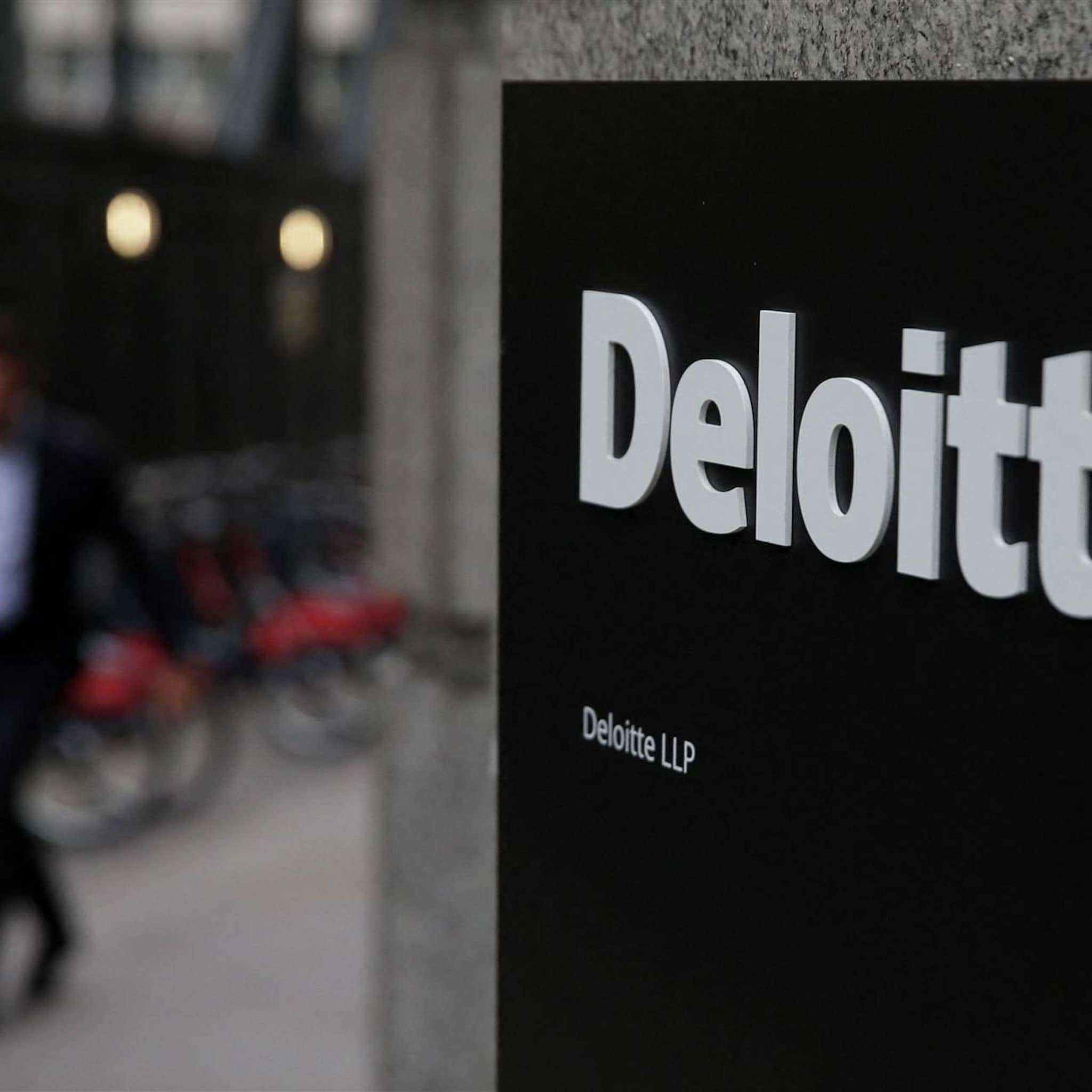 afm ook fraude met toetsen bij deloitte bestuurslid treedt terug