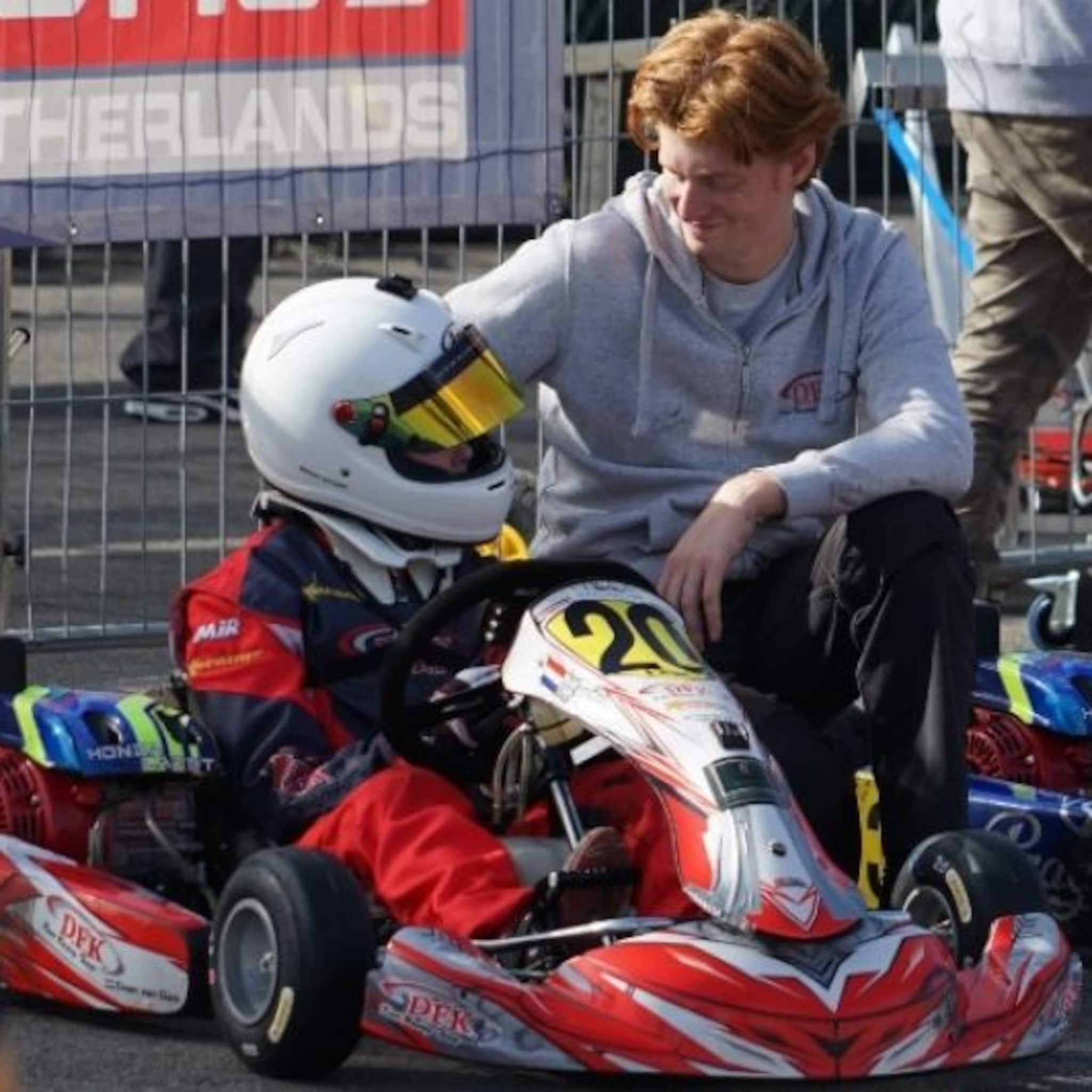 nieuwe max verstappen zoekt eigen red bull wie helpt daan met zijn racecarriere