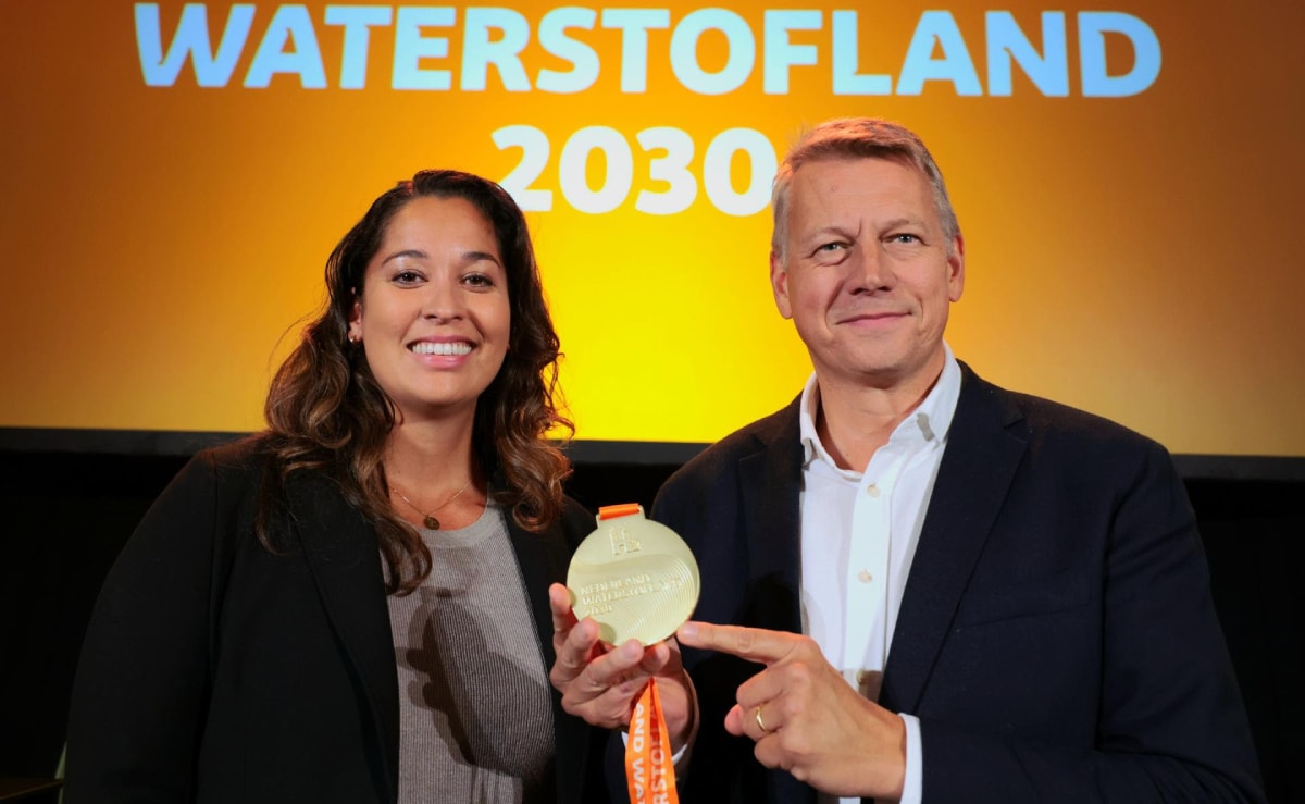 Missie H2-ambassadeur Ranomi Kromowidjojo (links) en Pierre Devillers, ceo van ENGIE Nederland. Foto: Missie H2.
