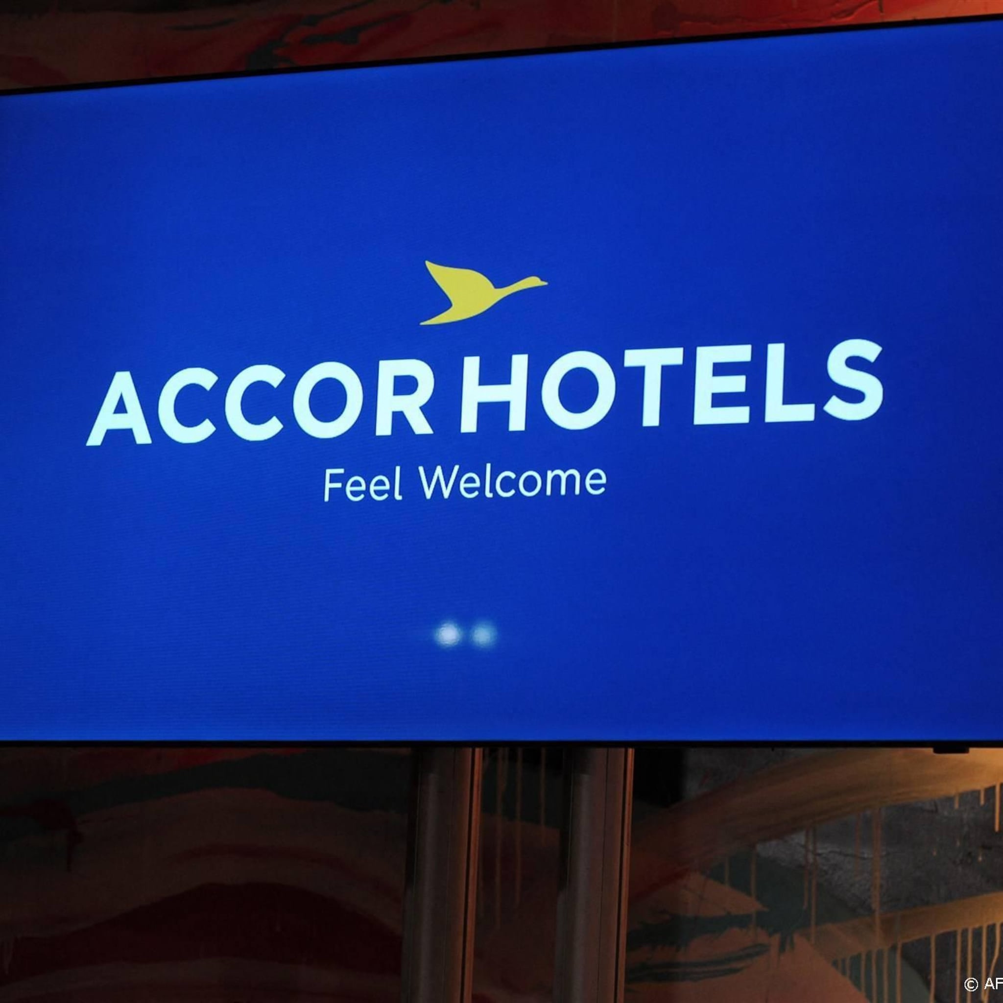 bloomberg accor wil hotels verkopen om schulden af te lossen