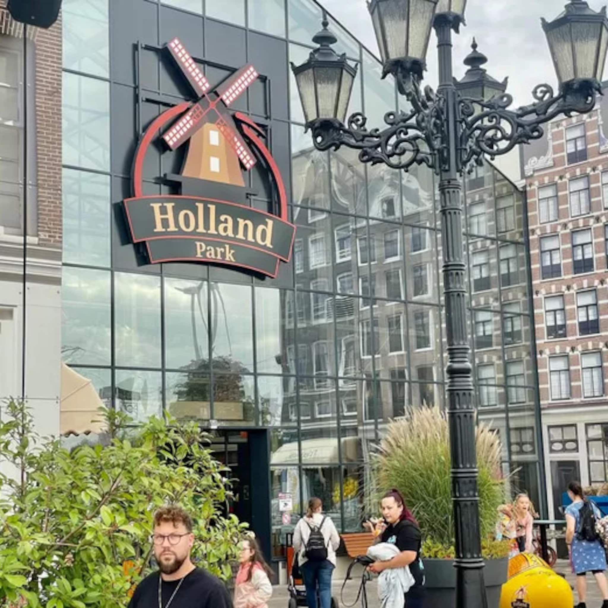 na tien jaar een vergunning nu bezoeken 750 000 duitsers holland park van theo roelofs