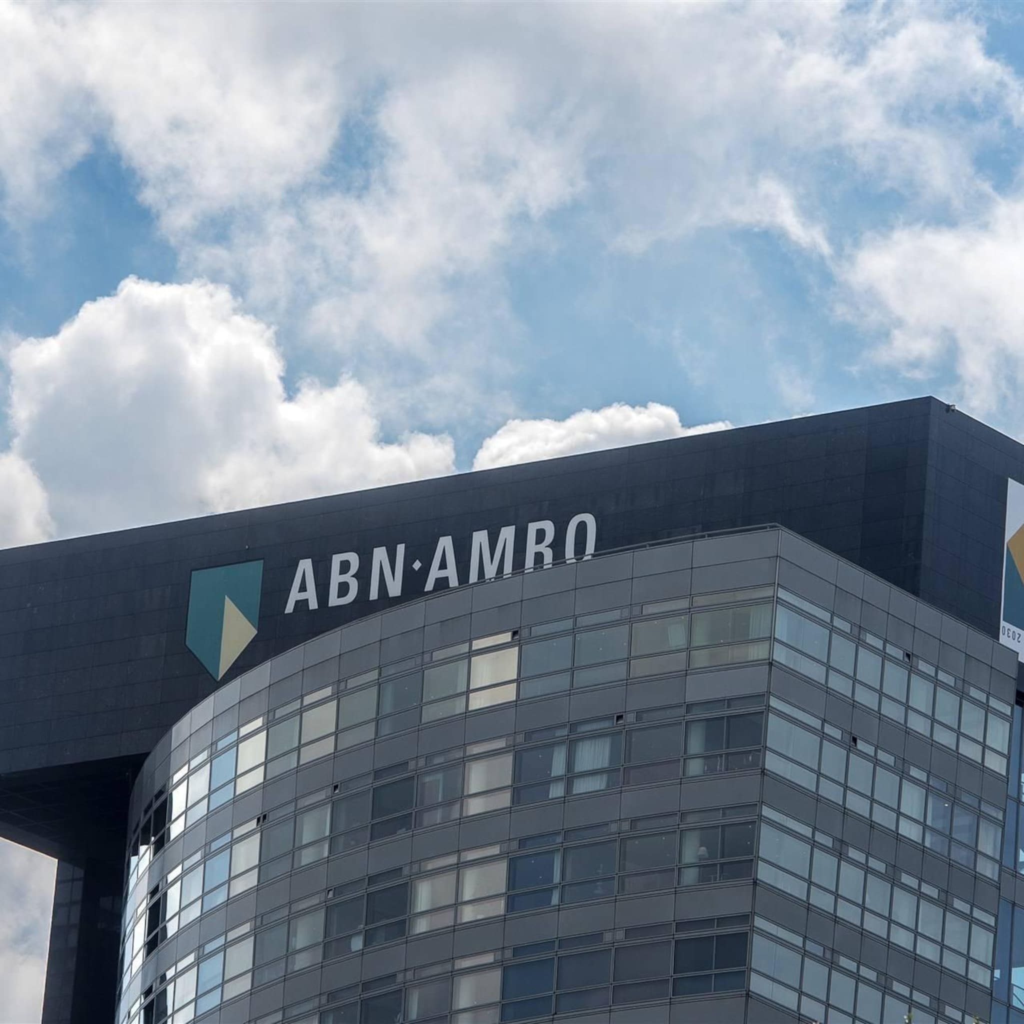 verkoop aandelen abn amro levert staat ruim 1 1 miljard op