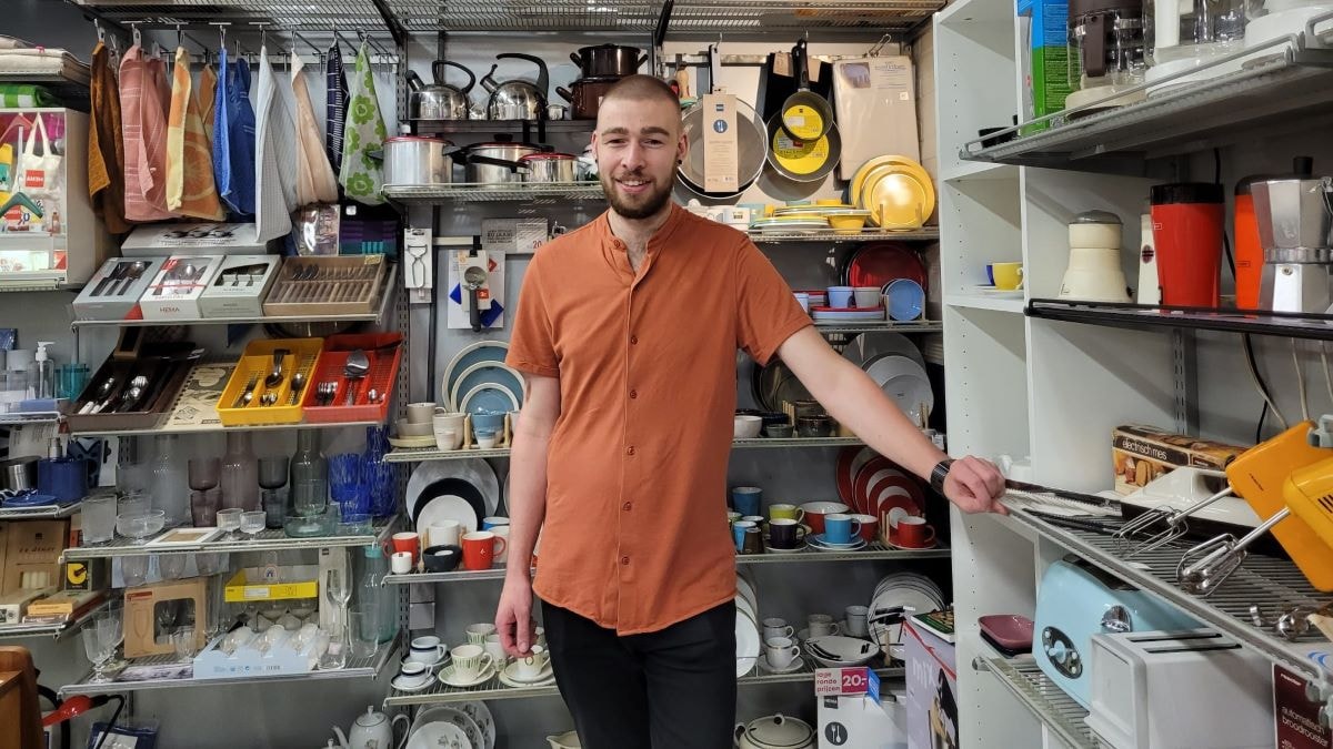 Randy van Merwijk in zijn HEMA-museum. Foto: indebuurt Den Bosch
