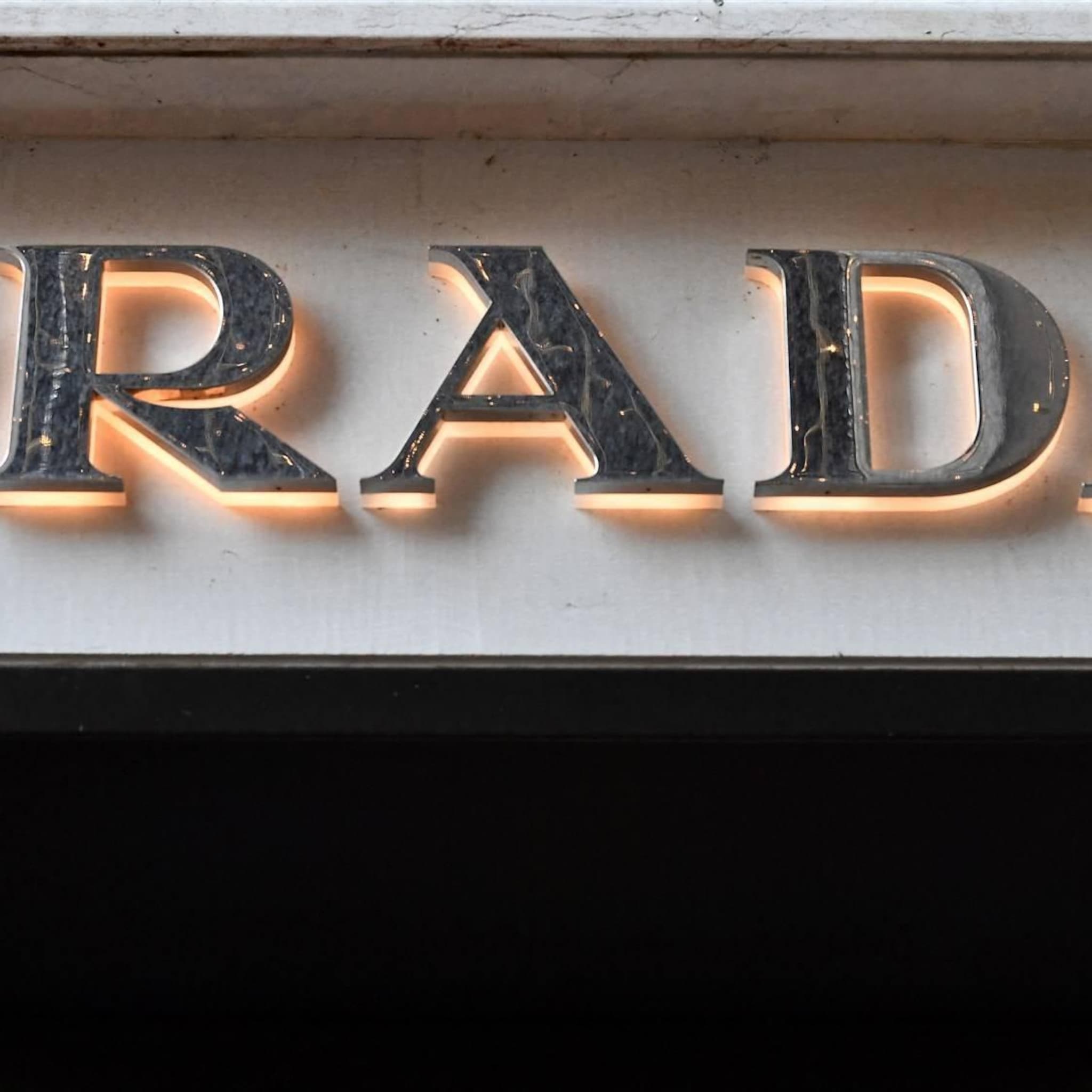 prada ontwerpt ruimtepakken voor maanmissie nasa astronauten