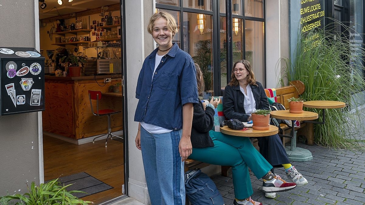 Eva bij haar eigen koffiezaak. Foto: Marina Popova/Pix4Profs